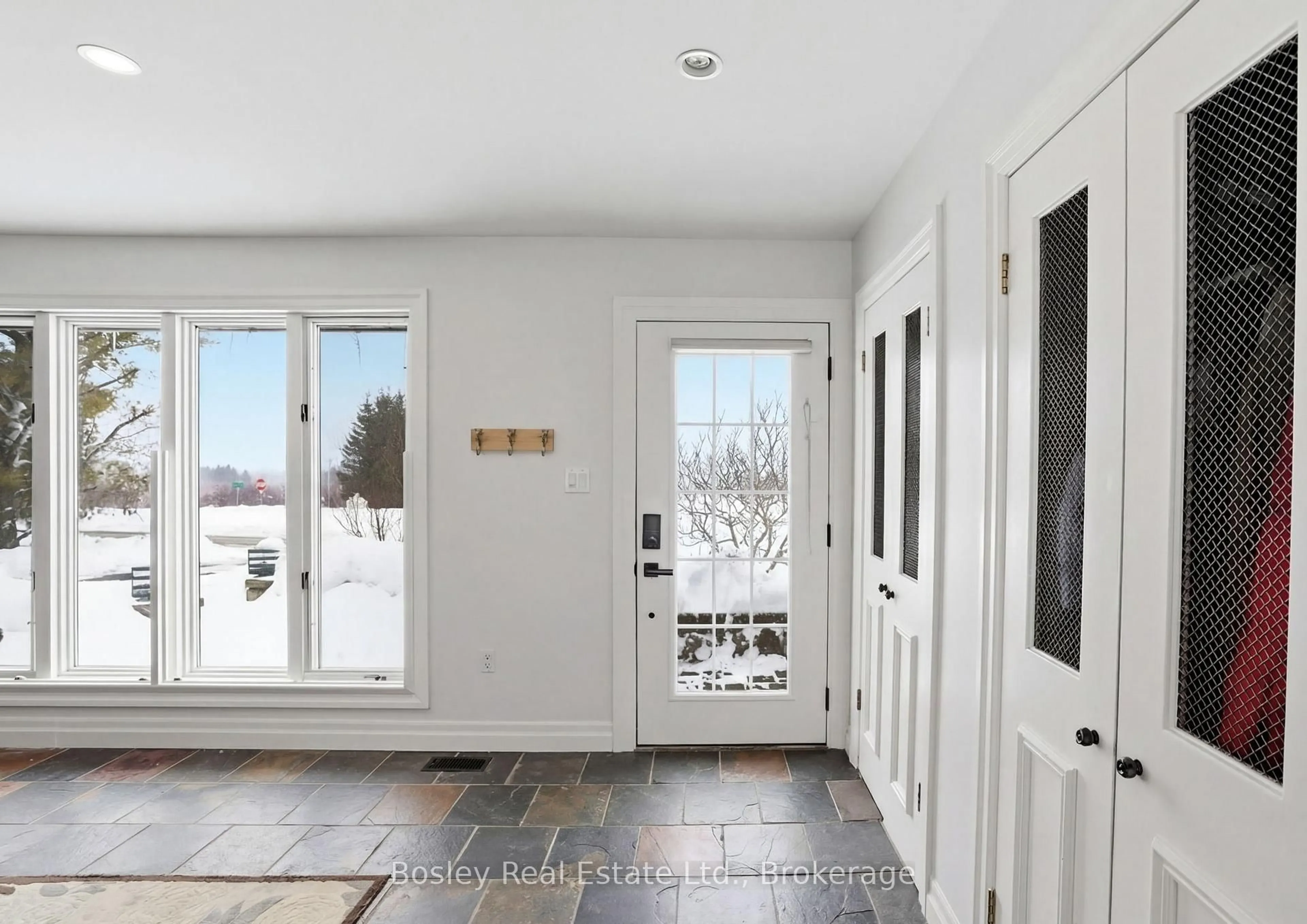 Indoor entryway for 357190 The Blue Mountain Meaford Townline, Meaford Ontario N0H 2P0