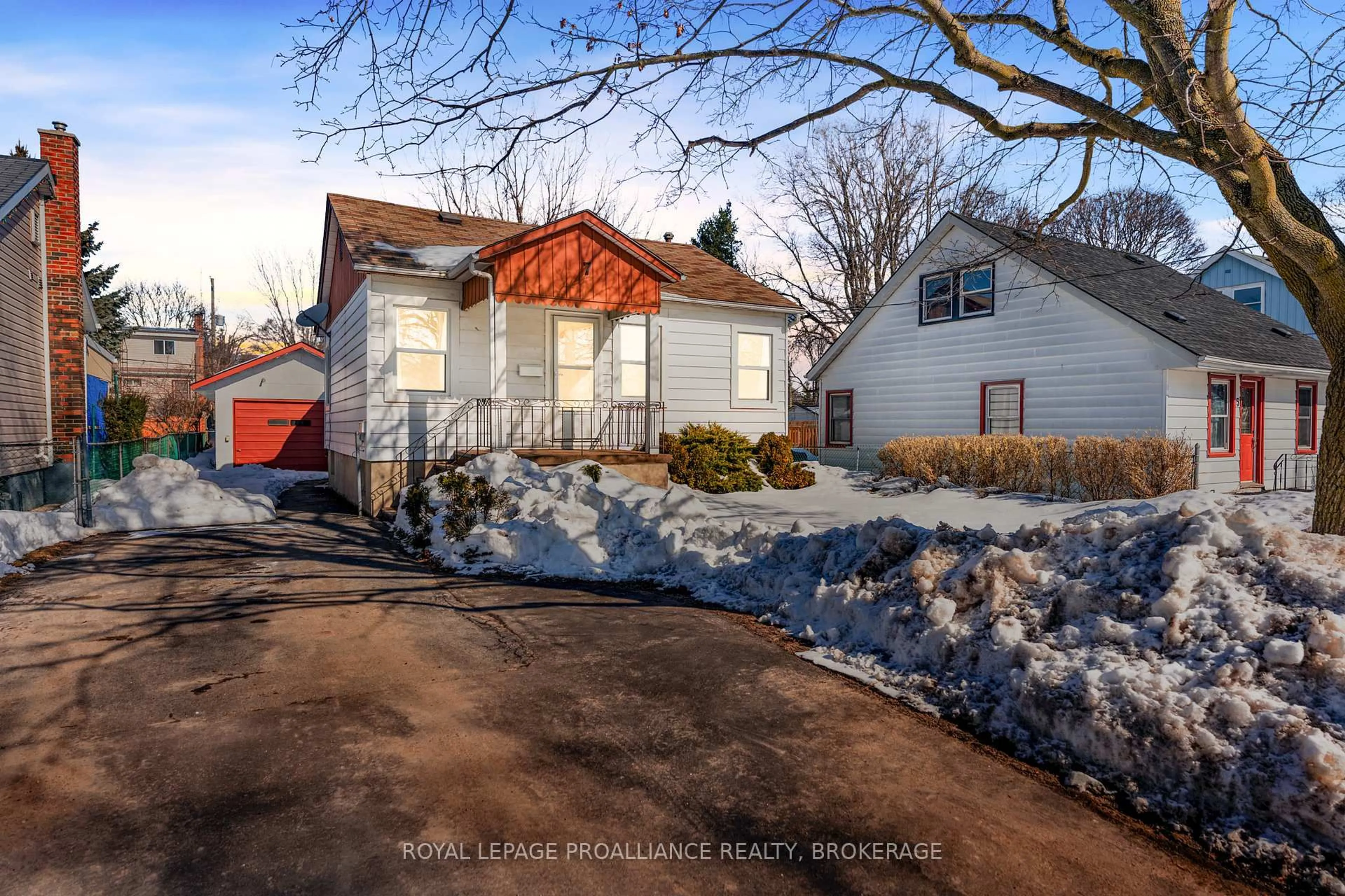 A pic from outside/outdoor area/front of a property/back of a property/a pic from drone, street for 7 Dunkirk Ave, Kingston Ontario K7K 2H3