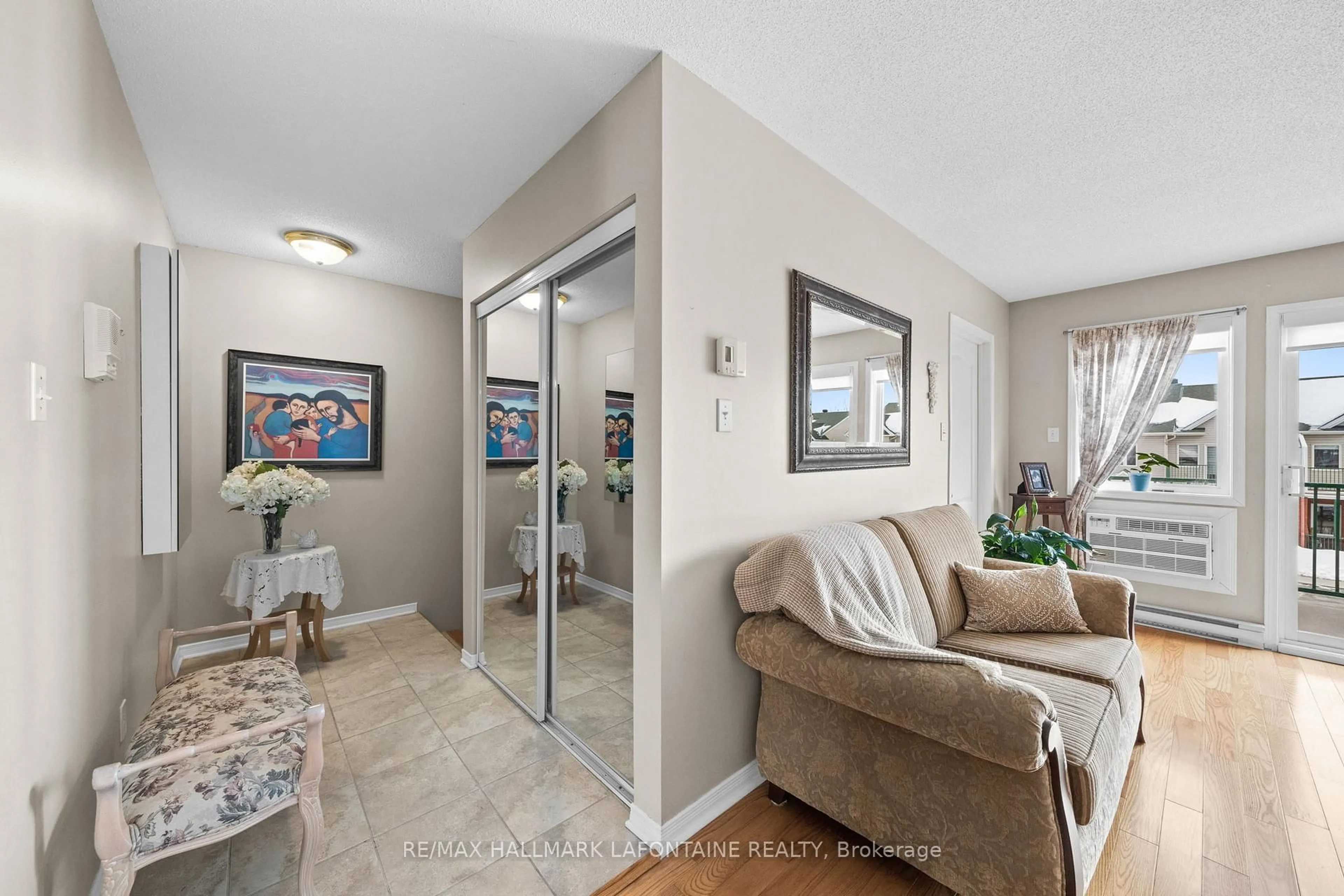 Indoor entryway for 2929 Laurier St #103, Clarence-Rockland Ontario K4K 1T8