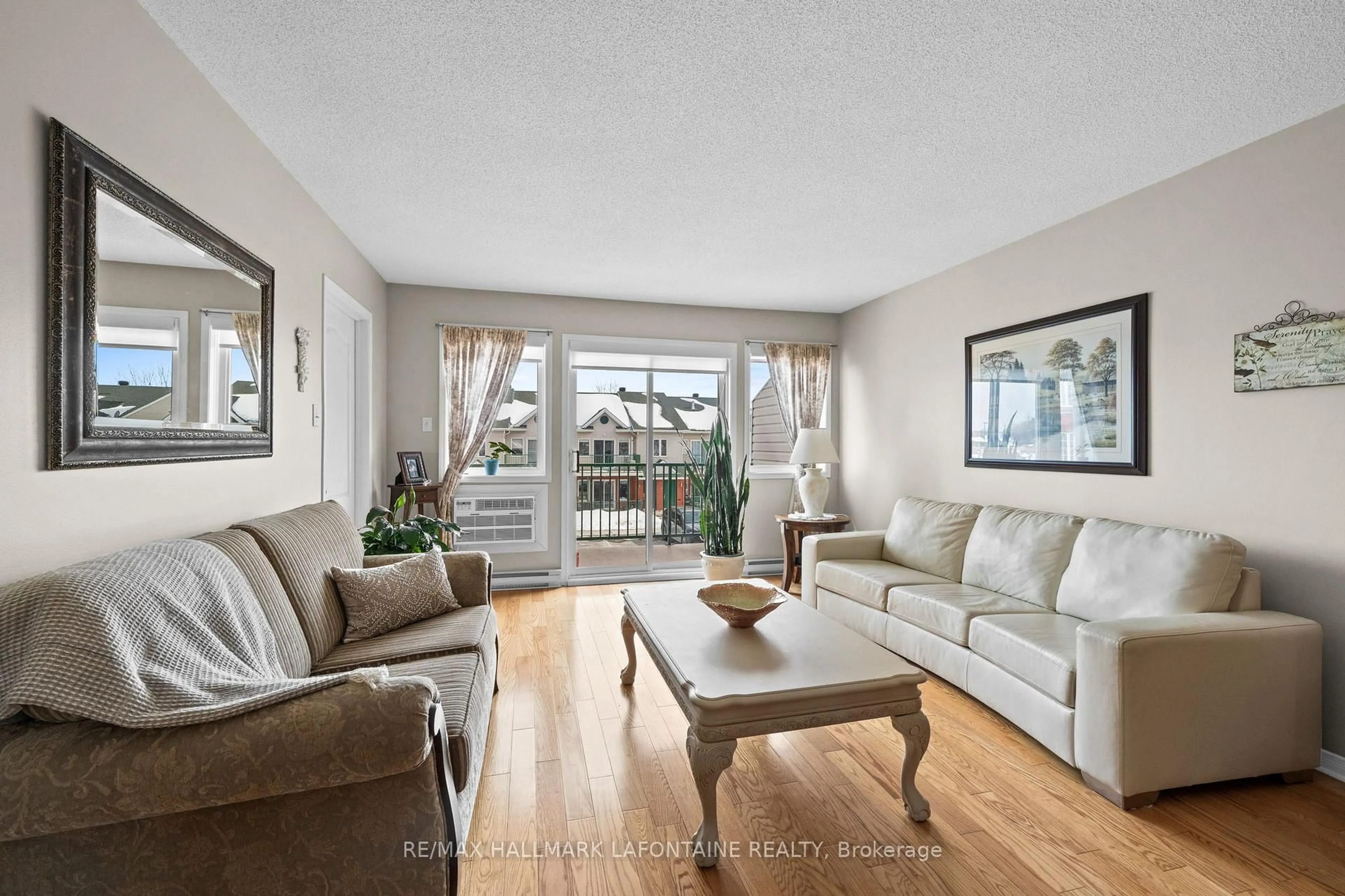 Living room with furniture, unknown for 2929 Laurier St #103, Clarence-Rockland Ontario K4K 1T8