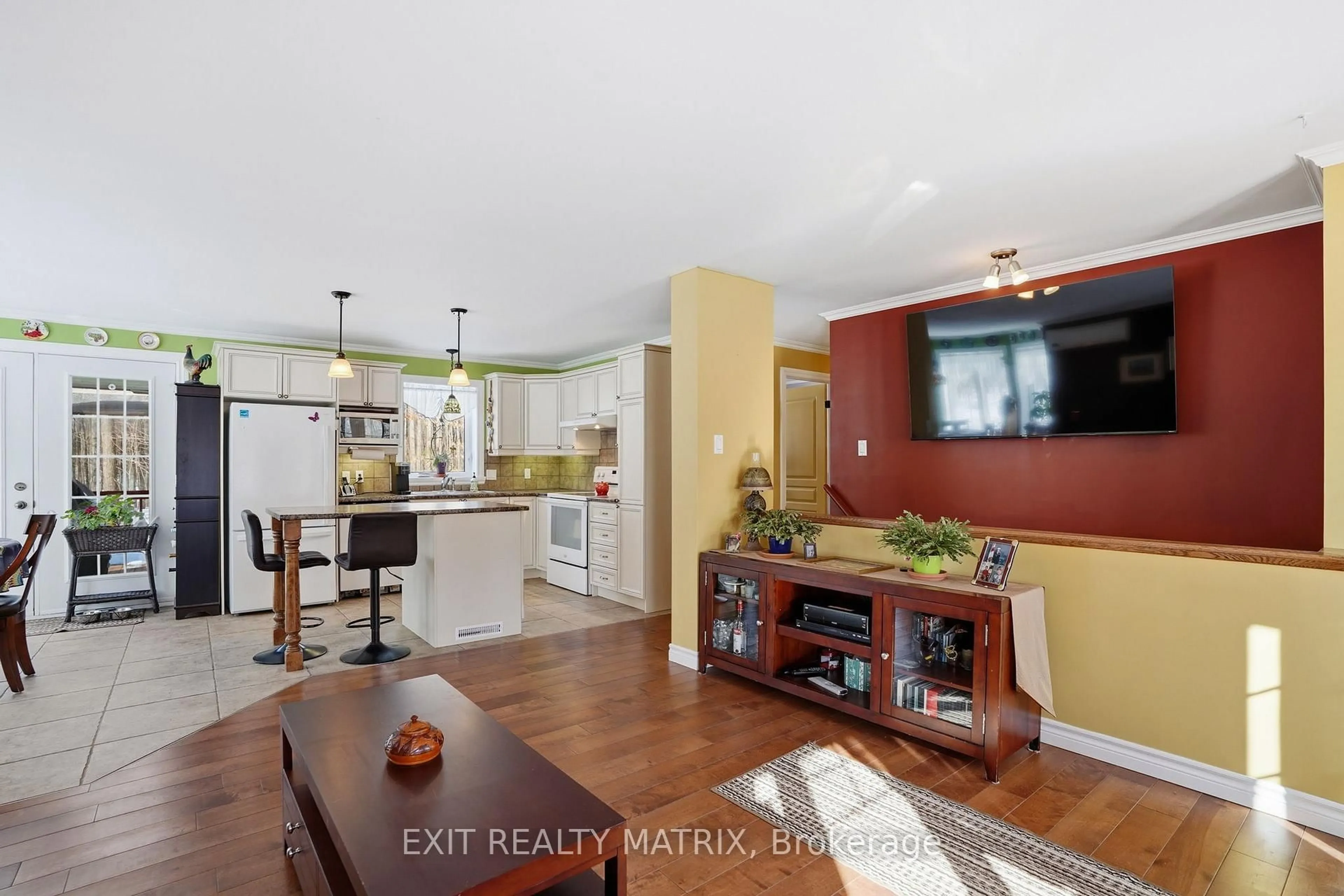 Open concept kitchen, ceramic/tile floor for 8150 Montee Lemieux Rd, East Hawkesbury Ontario K0B 1M0