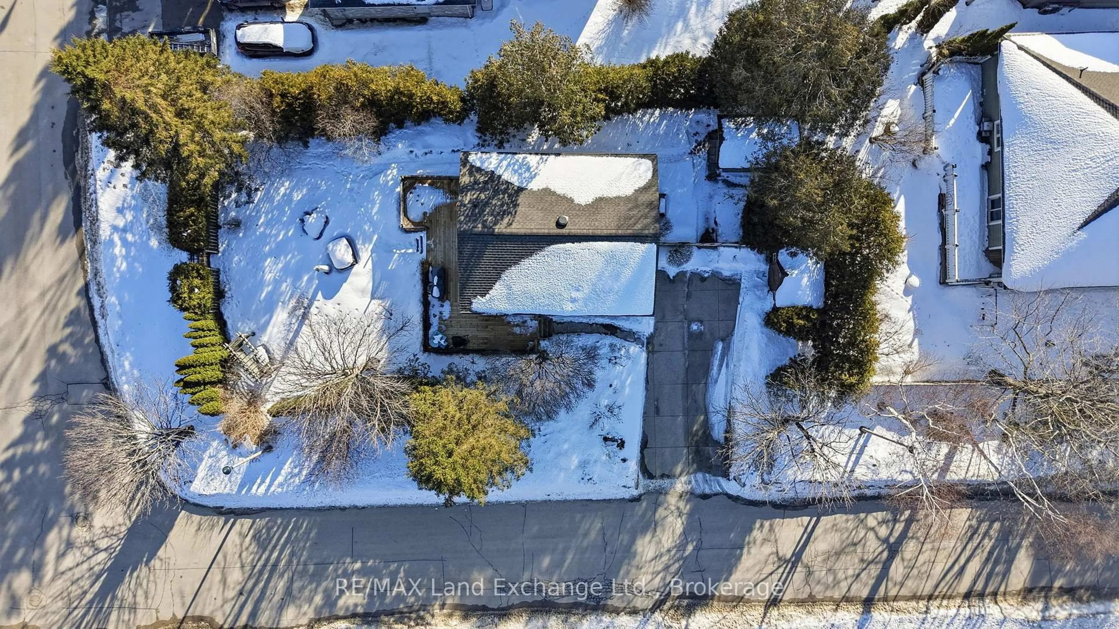 A pic from outside/outdoor area/front of a property/back of a property/a pic from drone, street for 215 Island St, Saugeen Shores Ontario N0H 2L0