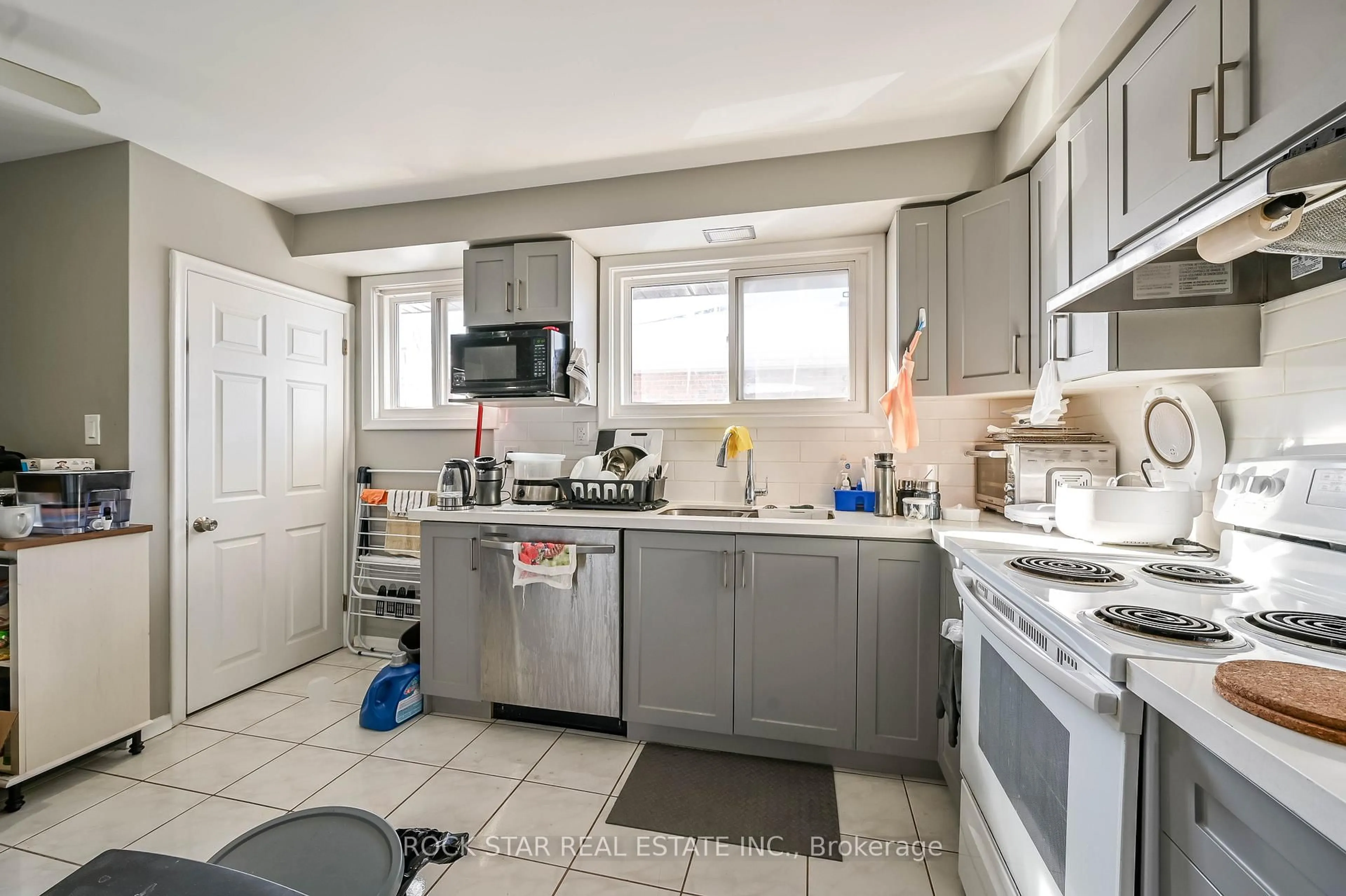 Standard kitchen, unknown for 76 Terrace Dr, Hamilton Ontario L9A 2Y6