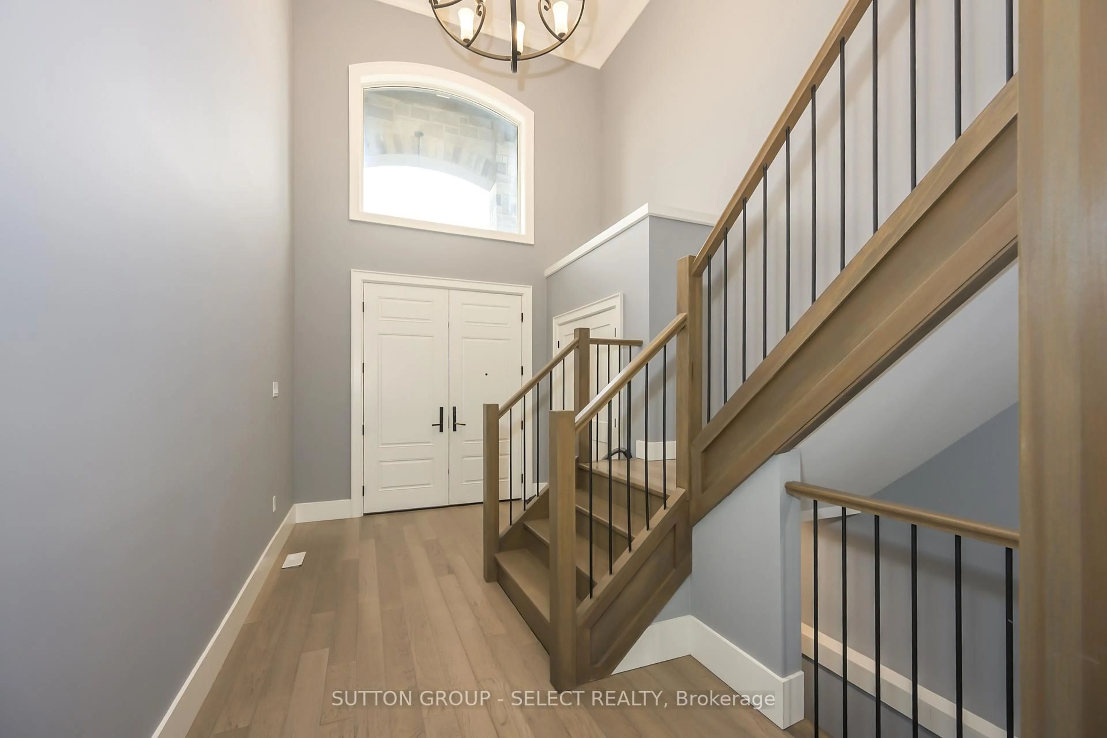 Indoor entryway for 1796 BRAYFORD Ave, London South Ontario N6K 0H4