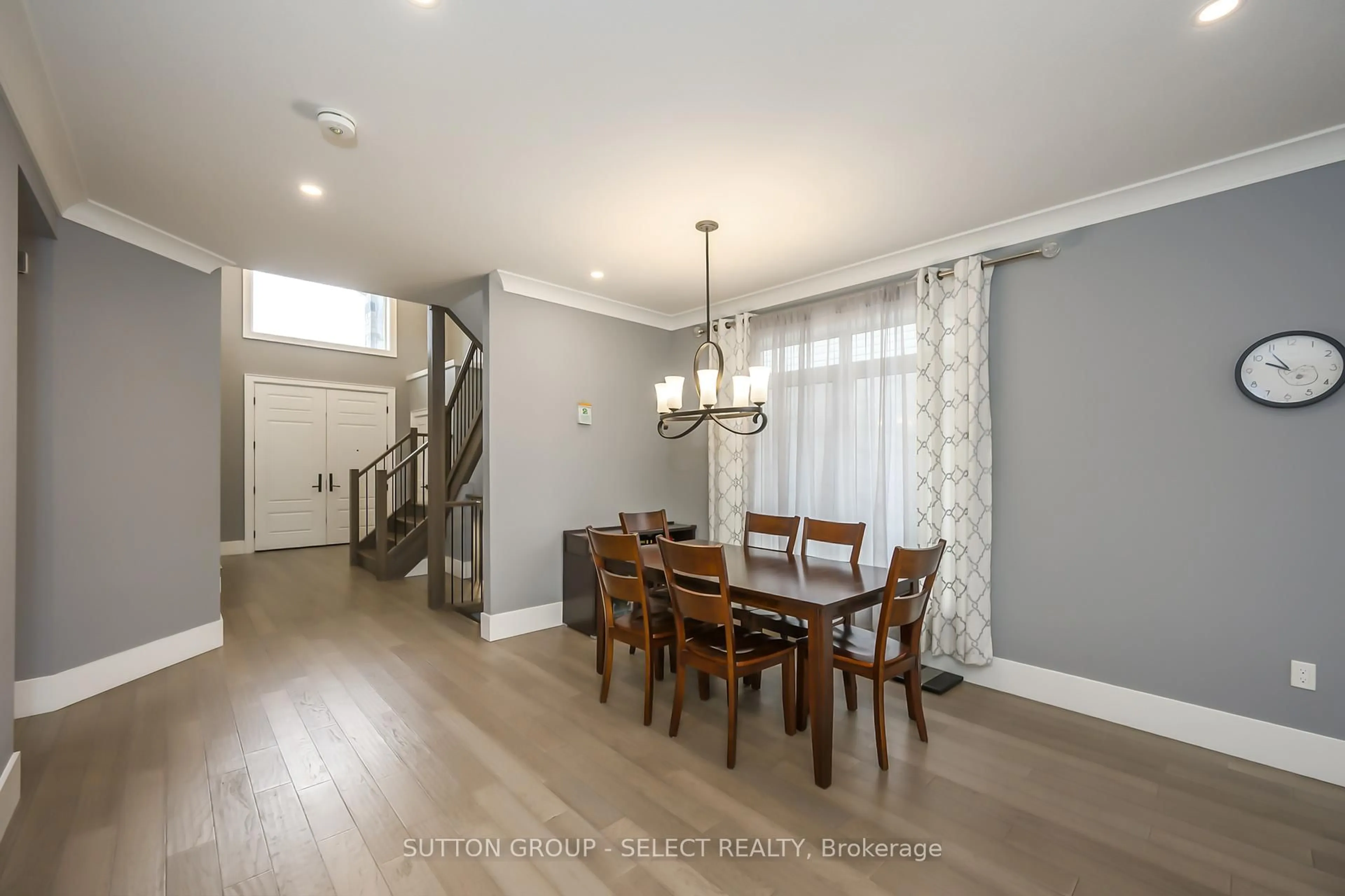 Dining room, wood/laminate floor for 1796 BRAYFORD Ave, London South Ontario N6K 0H4