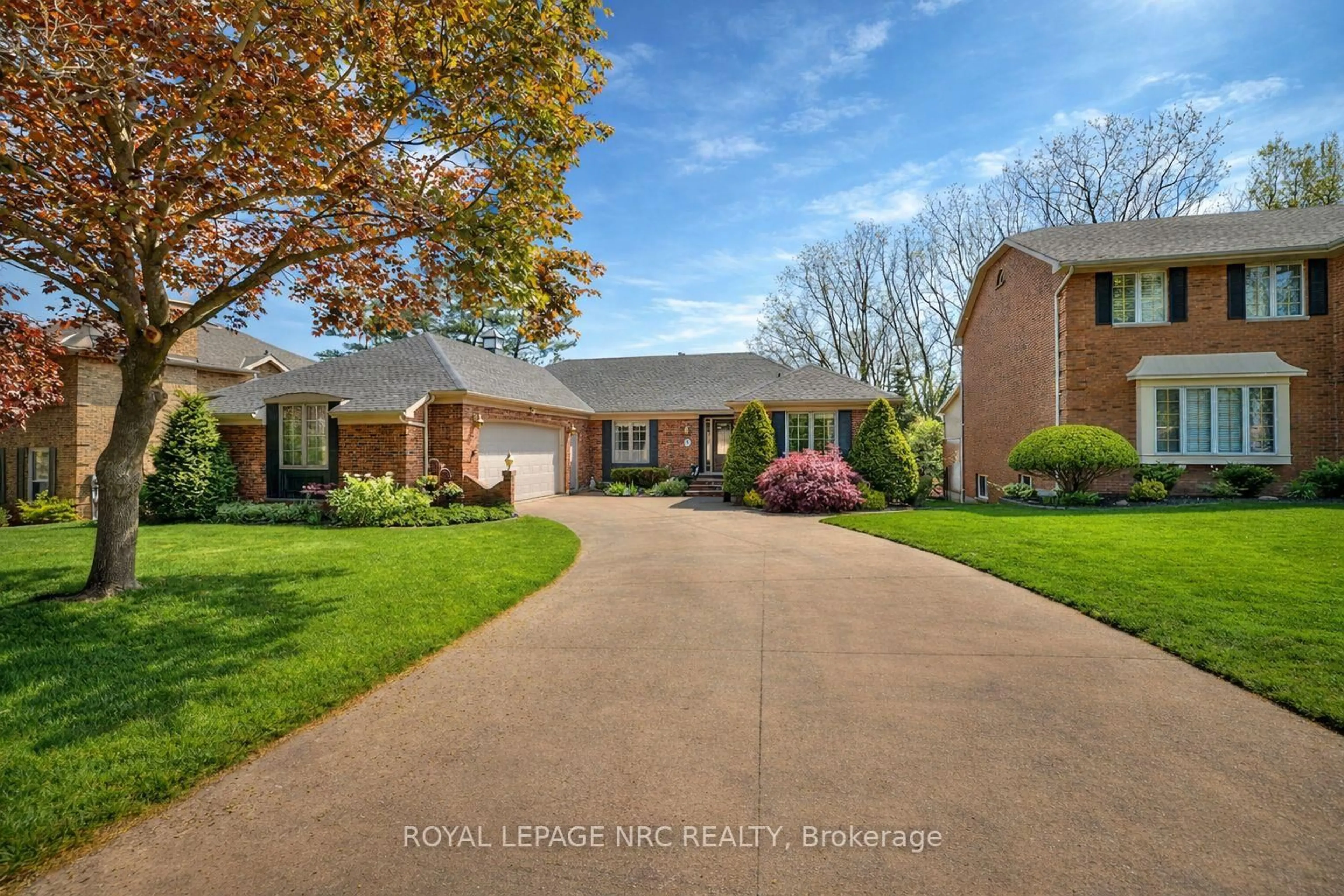 A pic from outside/outdoor area/front of a property/back of a property/a pic from drone, unknown for 3 Petronella Pkwy, Pelham Ontario L0S 1E0
