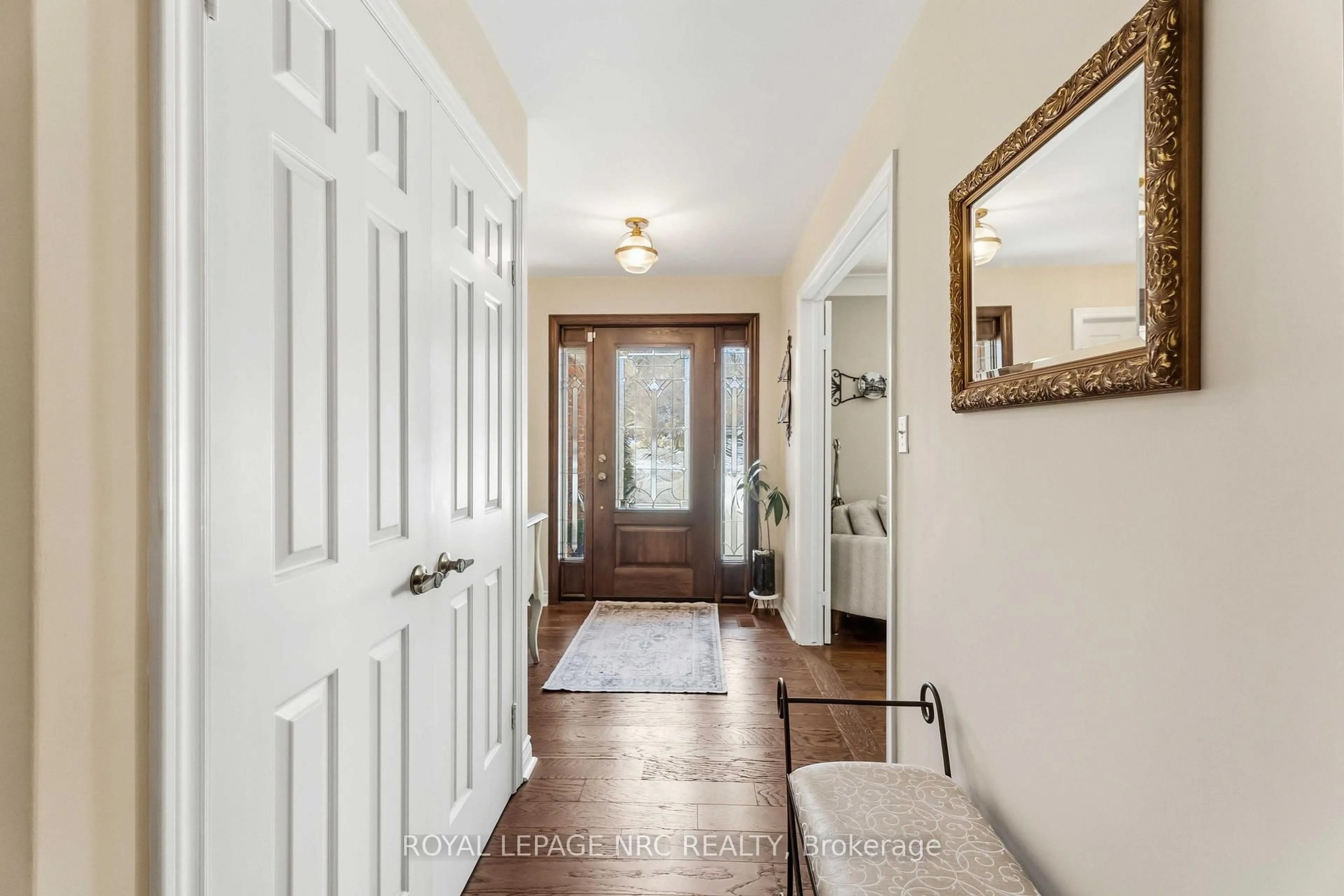 Indoor entryway for 3 Petronella Pkwy, Pelham Ontario L0S 1E0