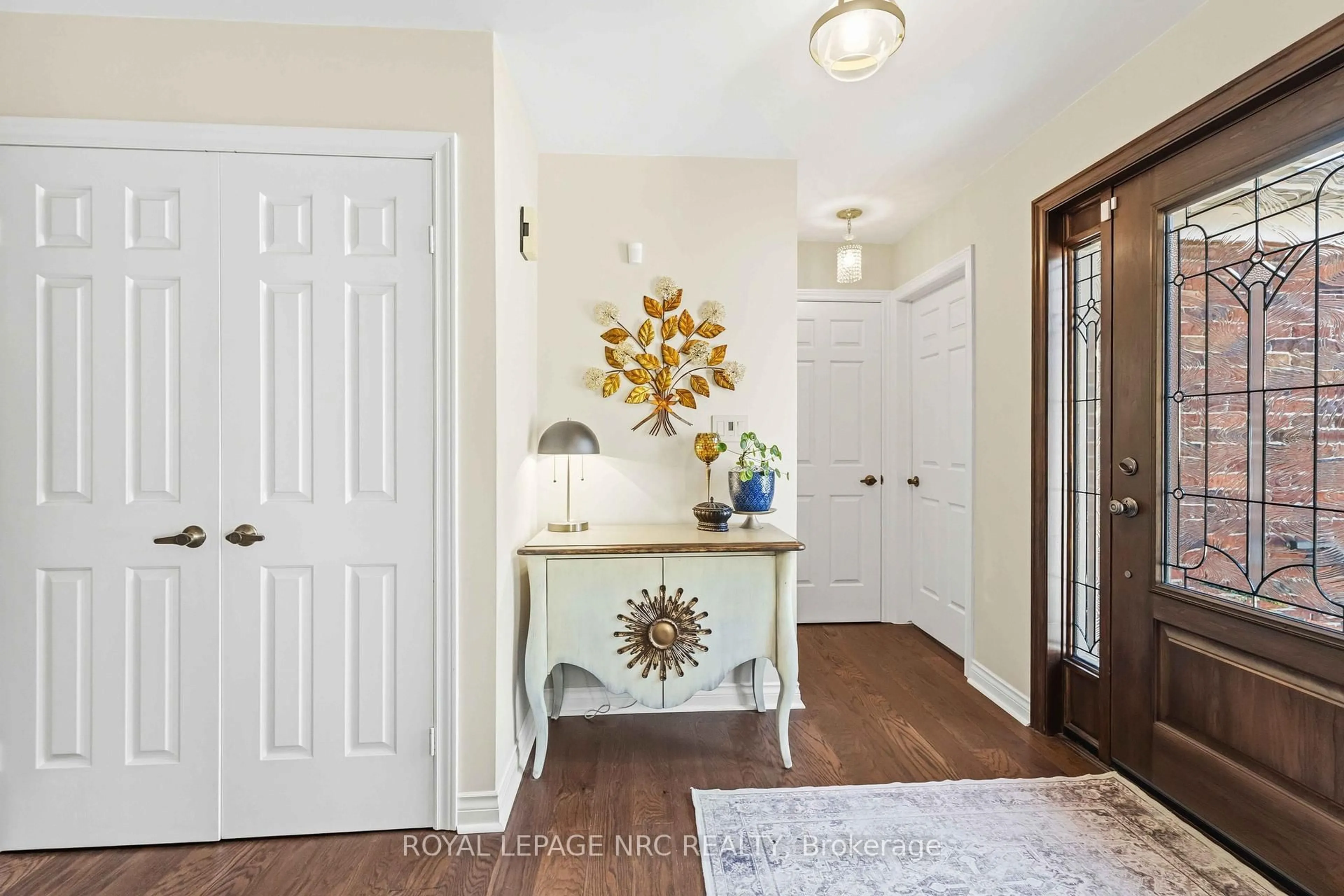 Indoor entryway for 3 Petronella Pkwy, Pelham Ontario L0S 1E0