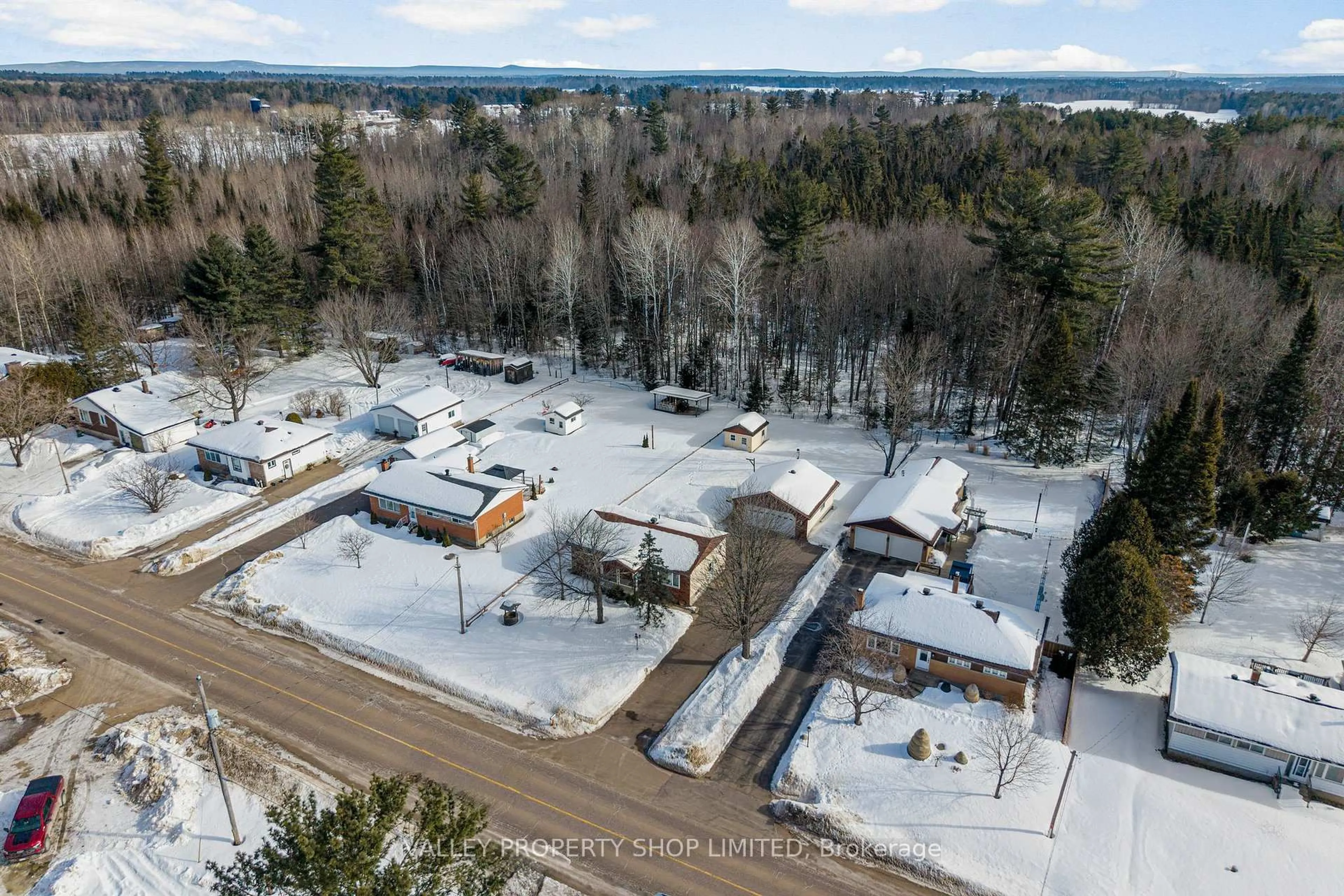 A pic from outside/outdoor area/front of a property/back of a property/a pic from drone, building for 1224 B Line Rd, Pembroke Ontario K8A 6W8
