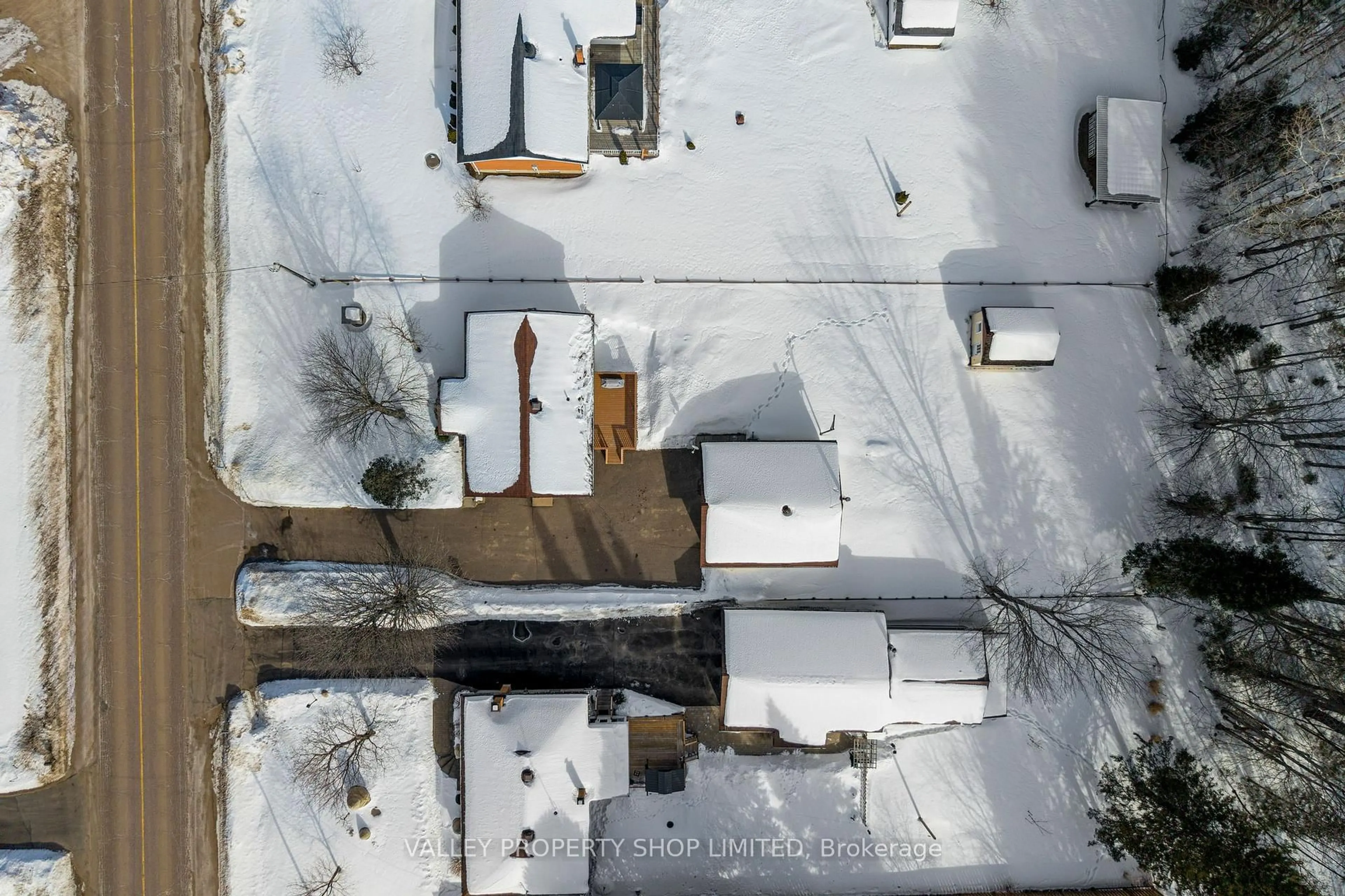 A pic from outside/outdoor area/front of a property/back of a property/a pic from drone, city buildings view from balcony for 1224 B Line Rd, Pembroke Ontario K8A 6W8