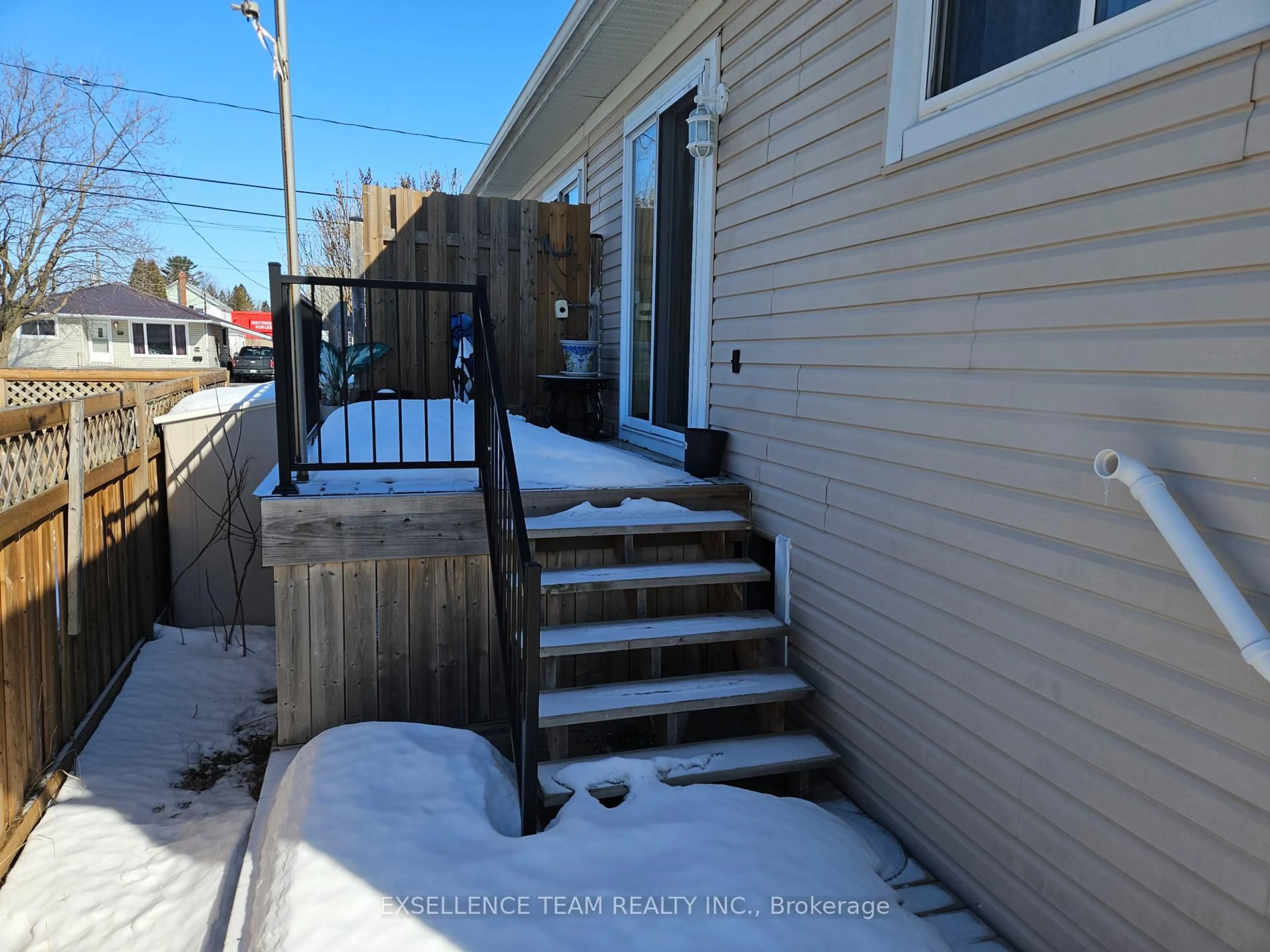 Unknown for 2 Bellamy St, Cornwall Ontario K6J 3K7