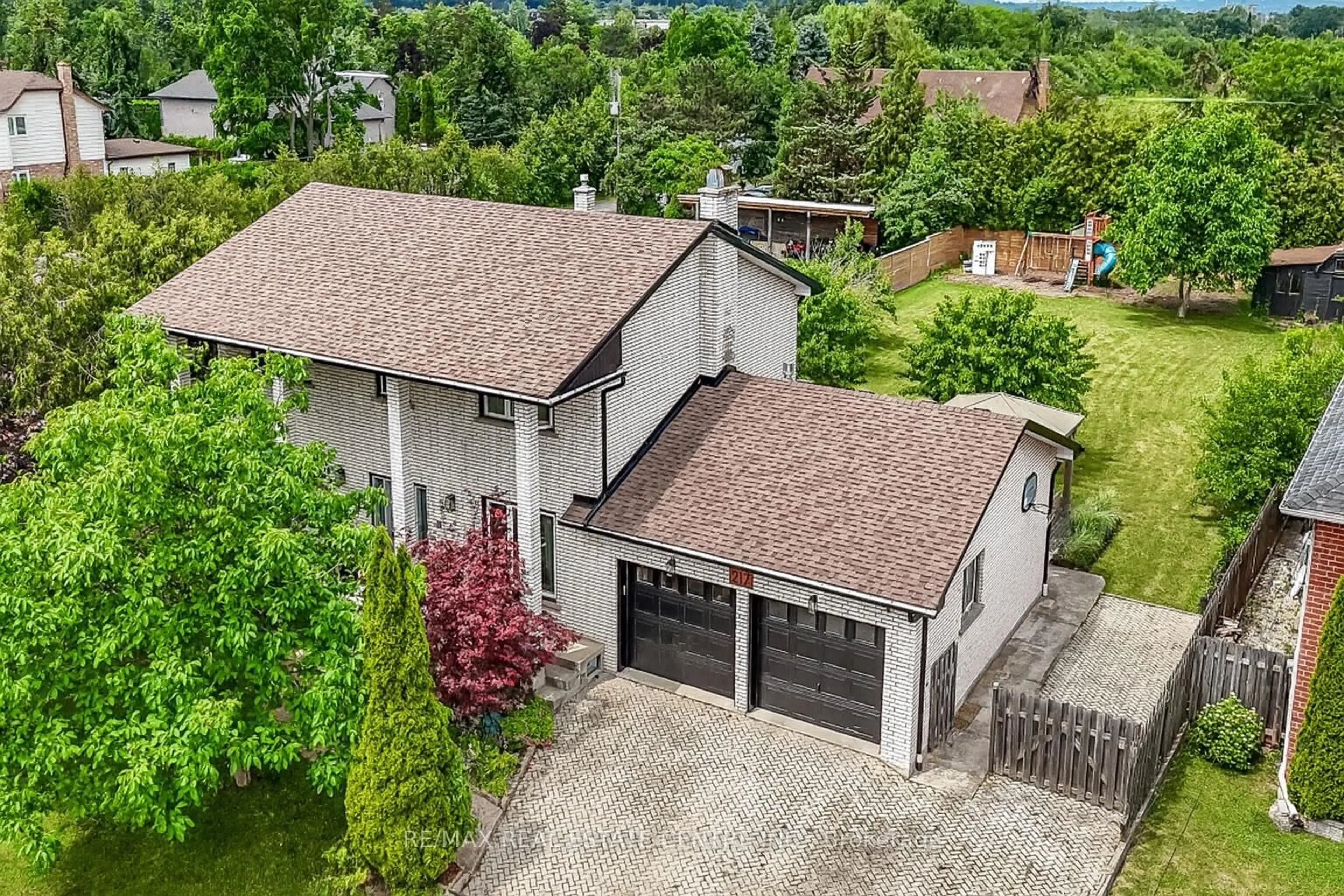 A pic from outside/outdoor area/front of a property/back of a property/a pic from drone, street for 217 Jones Rd, Hamilton Ontario L8E 5J4