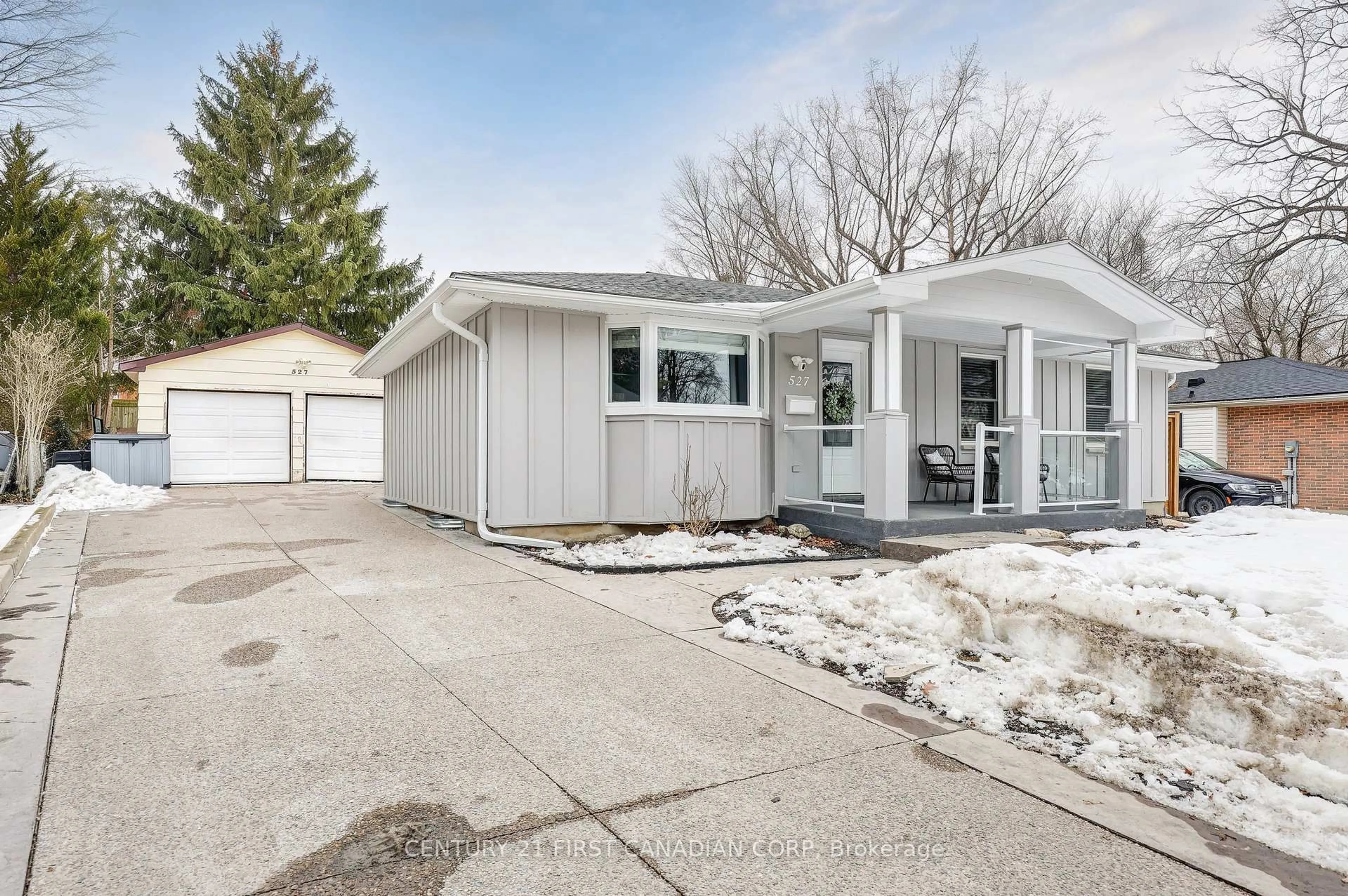 Home with vinyl exterior material, street for 527 BELVEDERE Ave, London South Ontario N6K 2R4