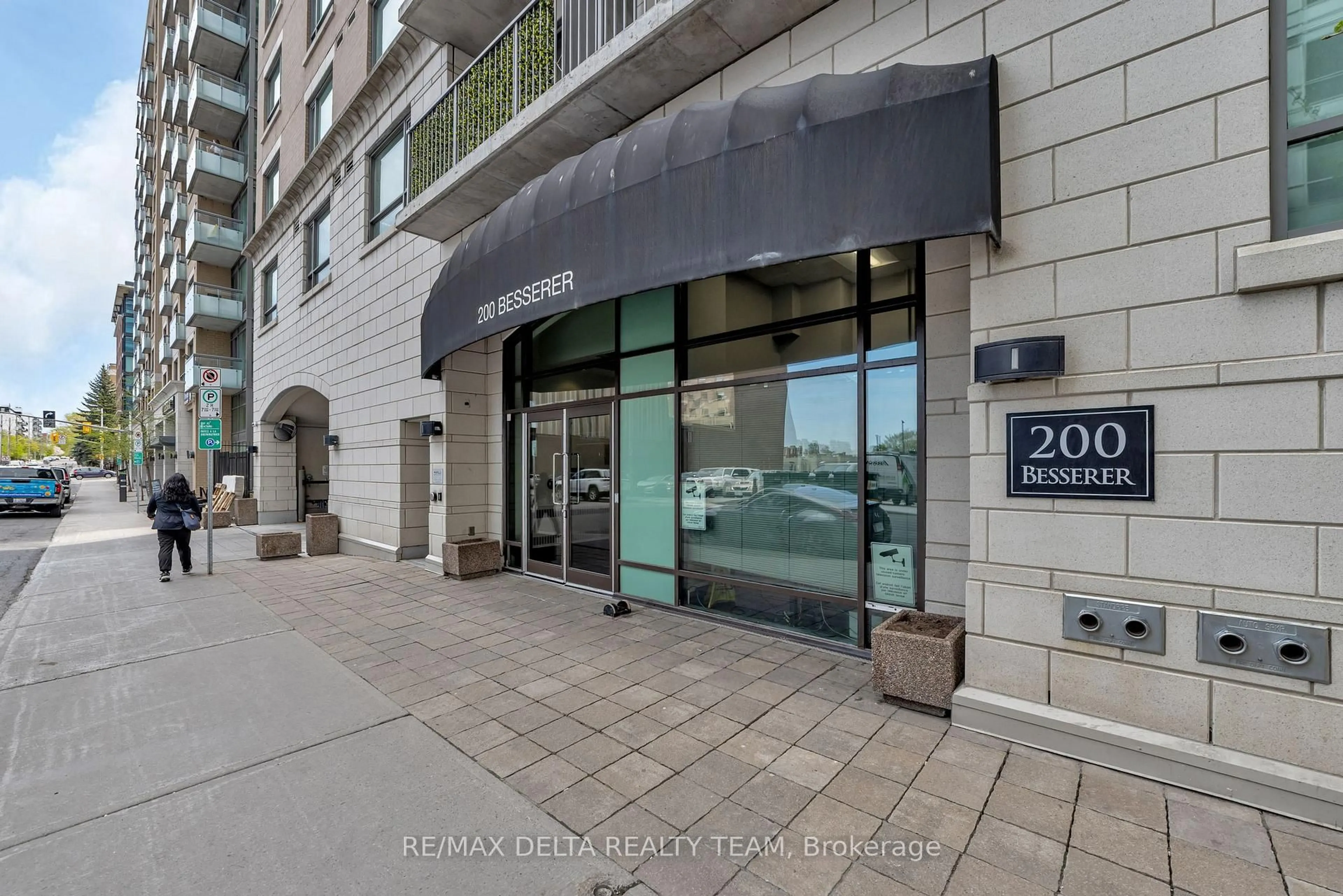 Indoor foyer for 200 BESSERER St #1202, Ottawa Ontario K1N 0A7
