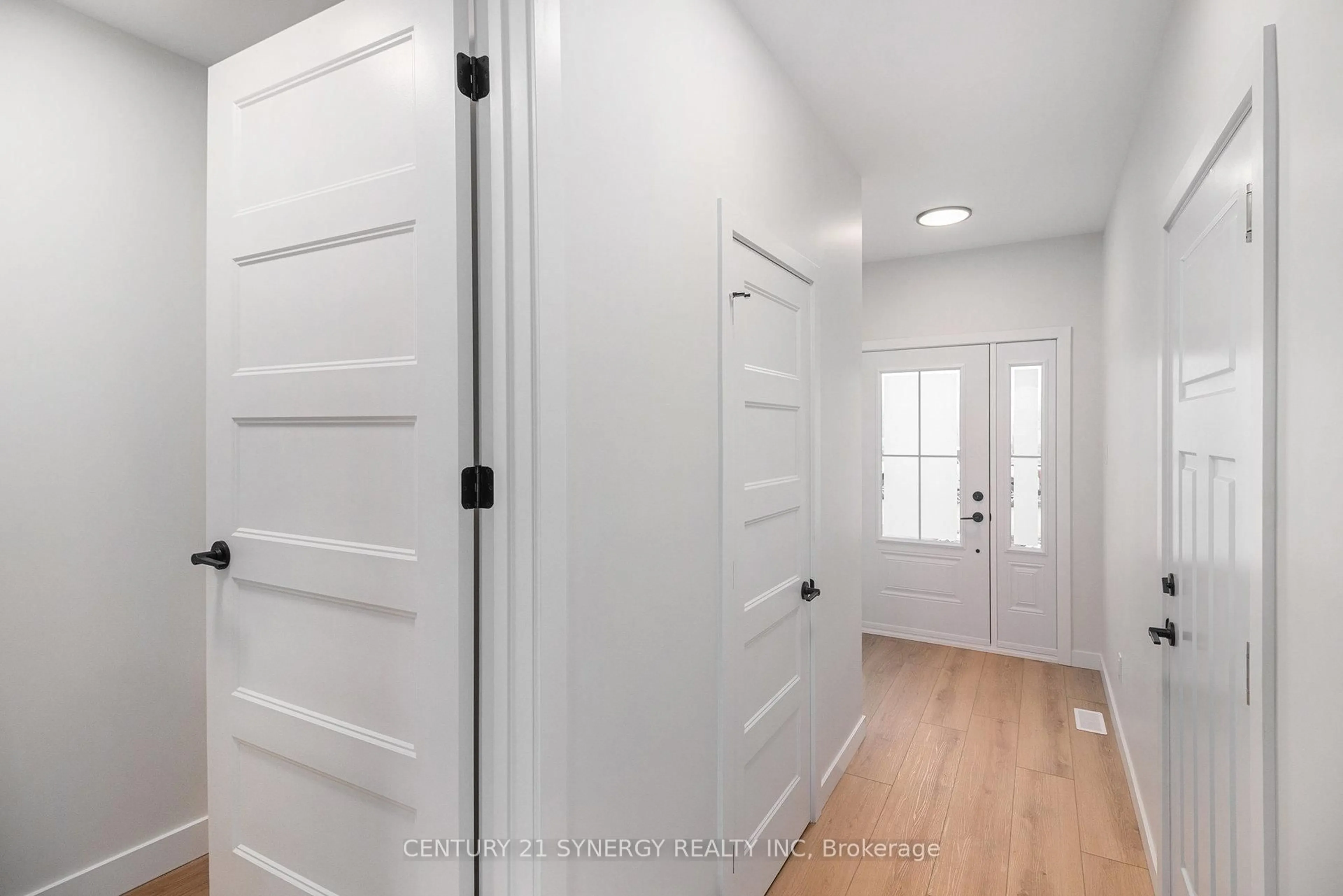 Indoor entryway for 27 HELEN St, North Stormont Ontario K0A 1R0