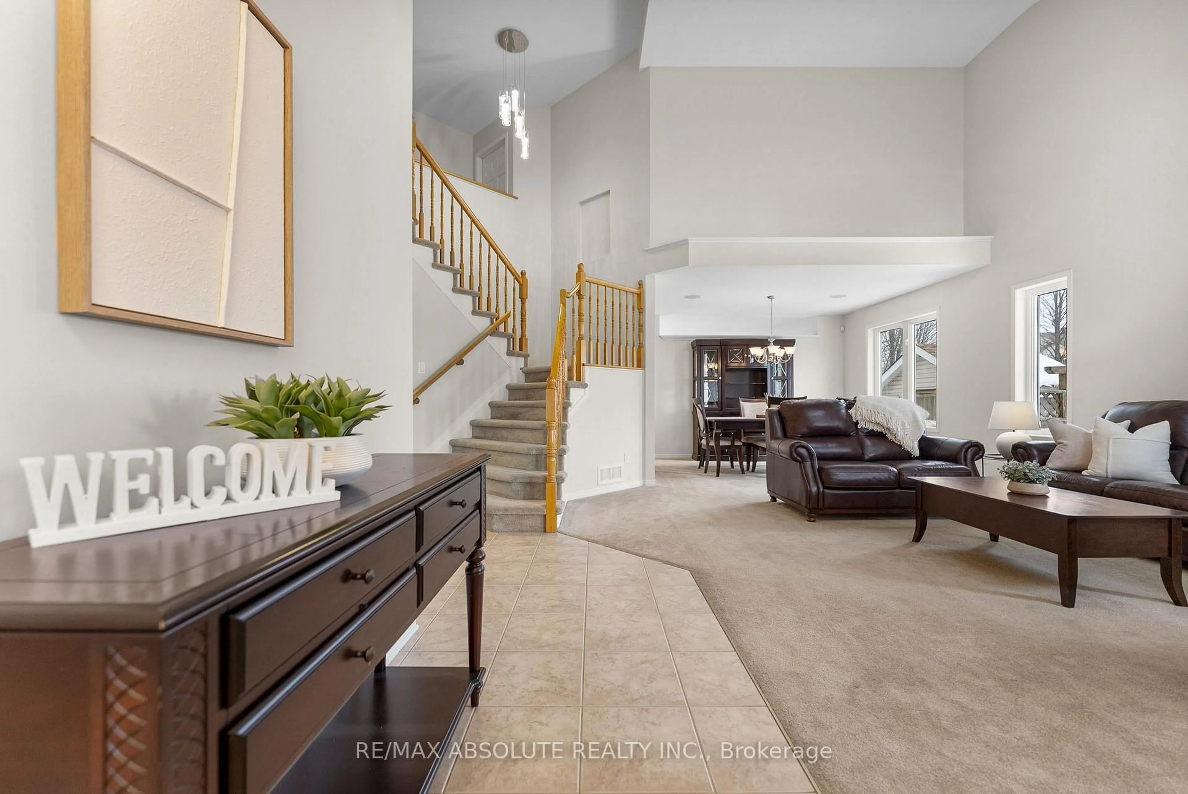 Indoor entryway for 115 Arrowwood Dr, Ottawa Ontario K2S 2G2