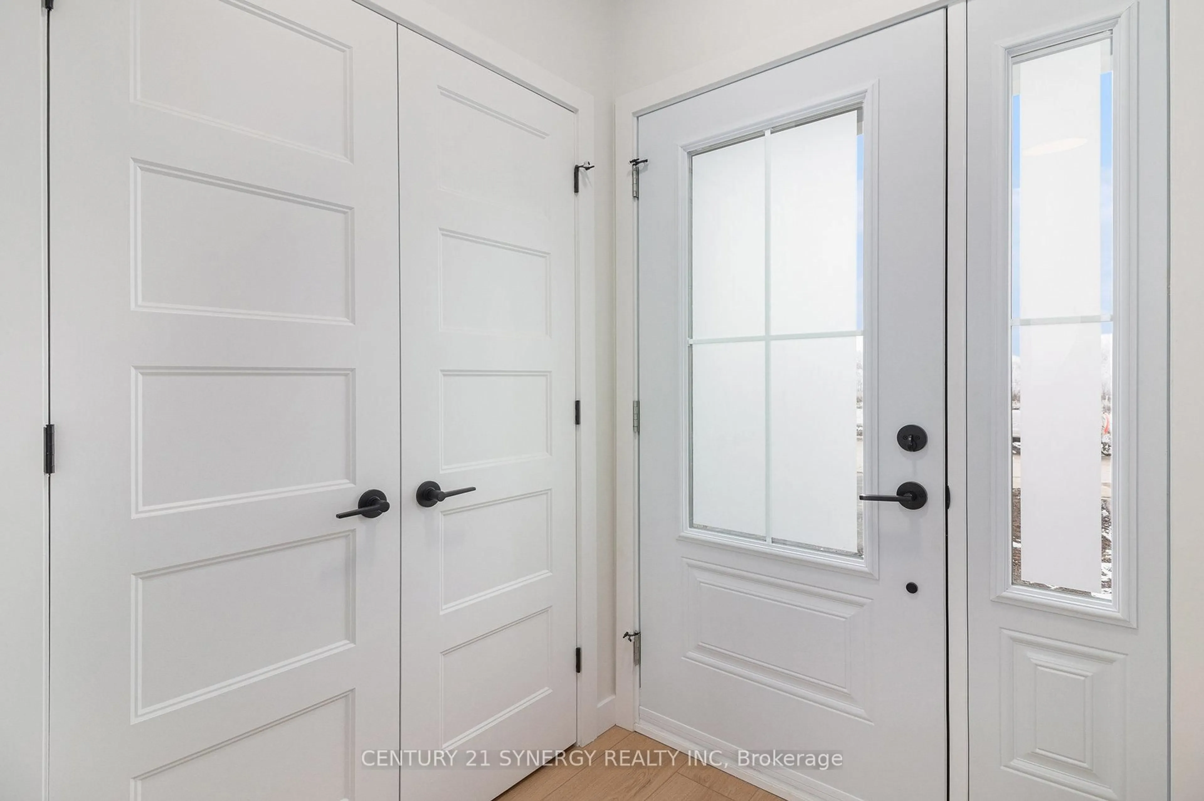 Indoor entryway for 33 Helen St, North Stormont Ontario K0A 1R0