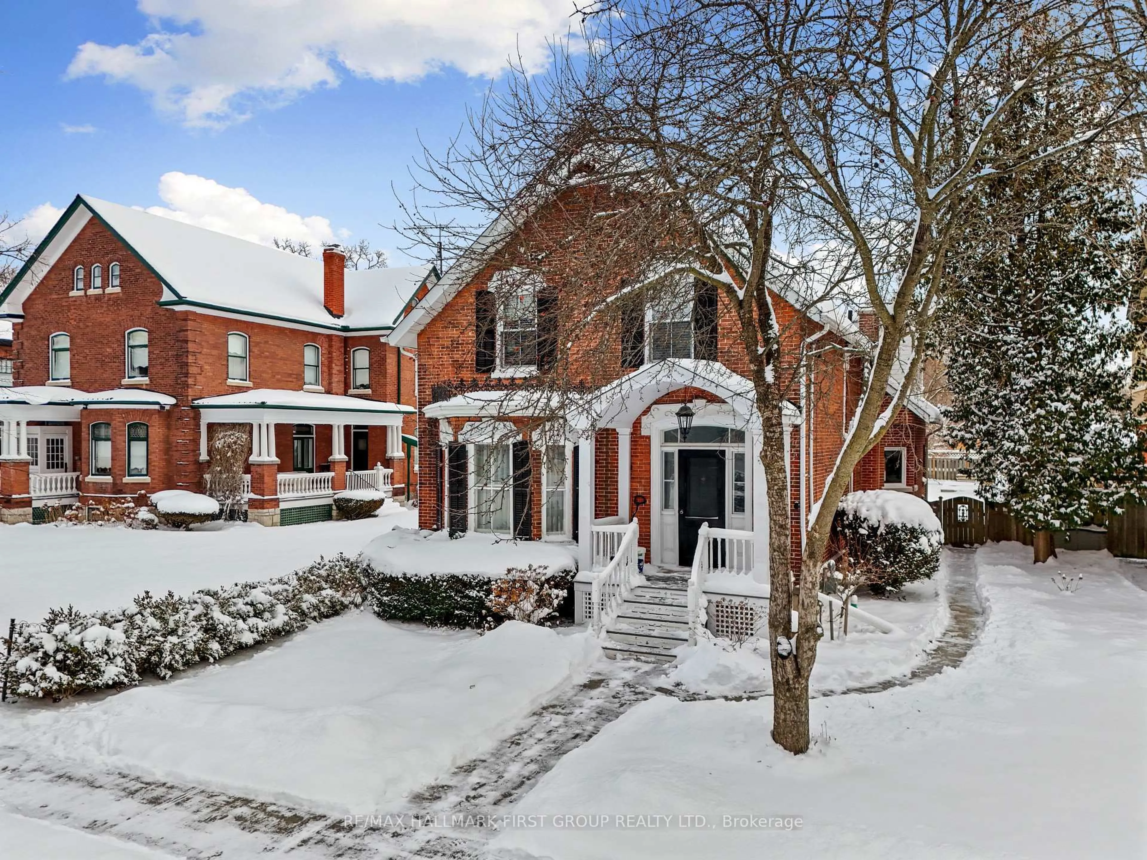 A pic from outside/outdoor area/front of a property/back of a property/a pic from drone, street for 320 College St, Cobourg Ontario K9A 3V4