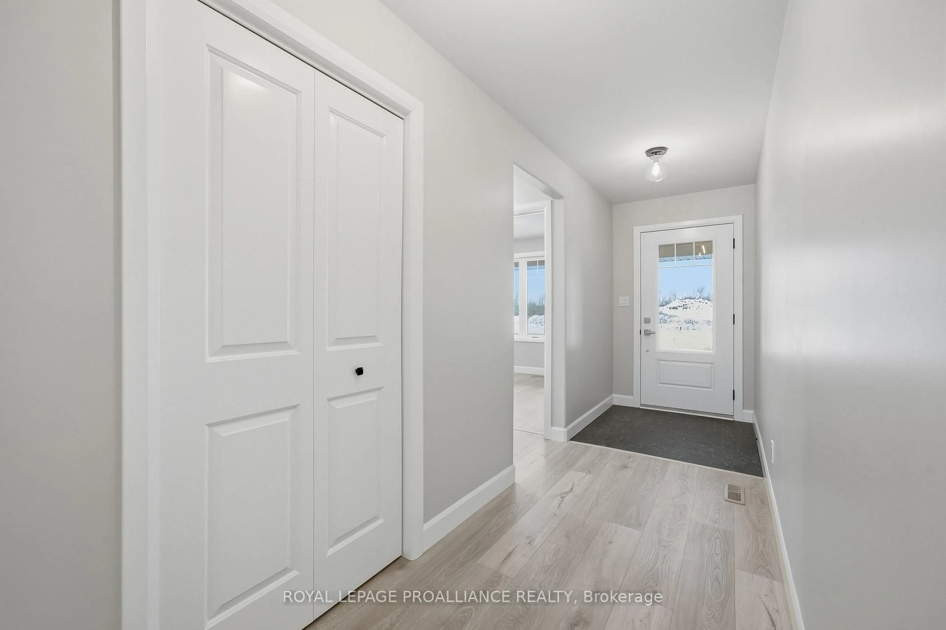 Indoor entryway for 106 Hastings Park Dr, Belleville Ontario K8P 0J1