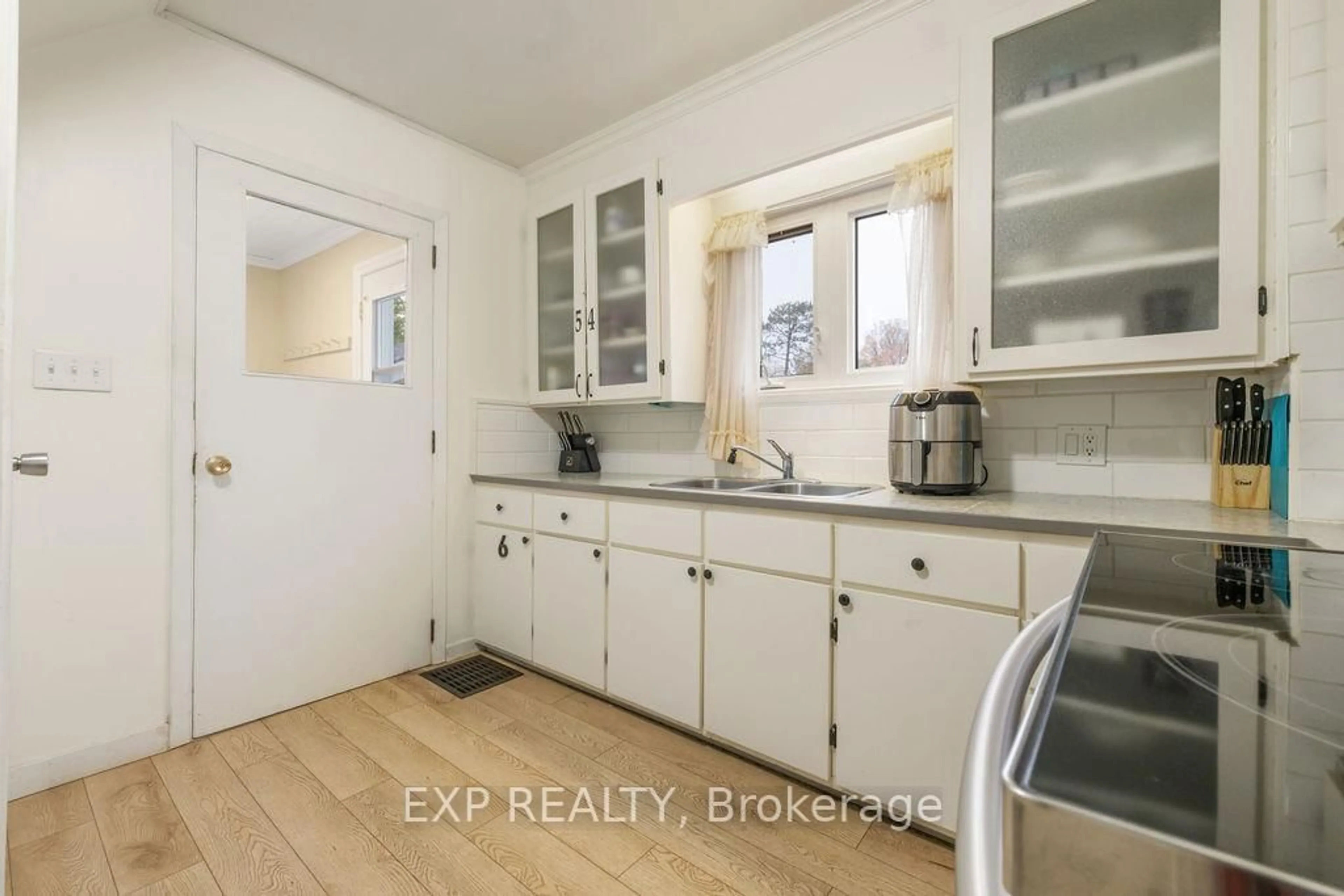 Standard kitchen, unknown for 495 Wilbert St, Pembroke Ontario K8A 3G7