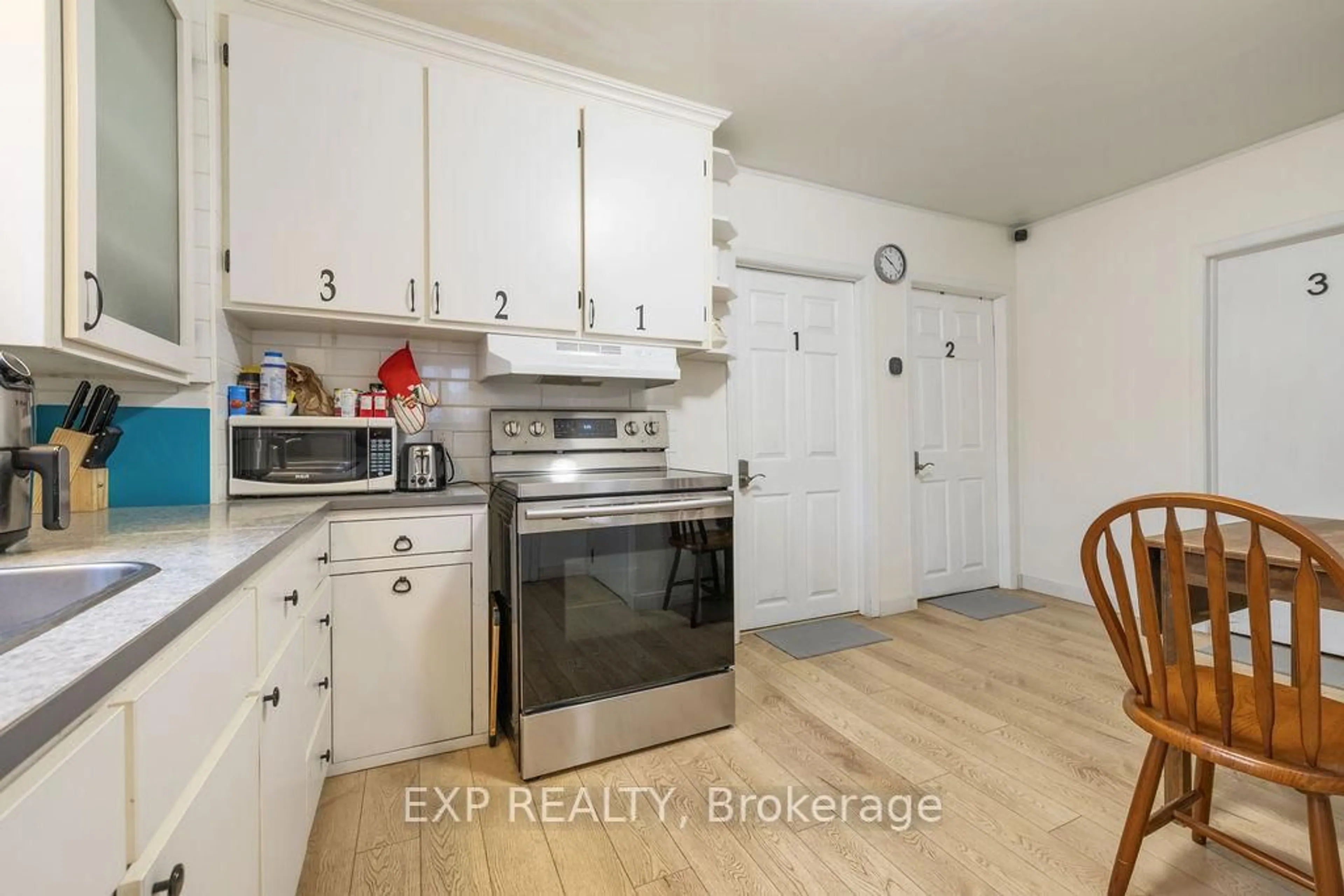 Standard kitchen, unknown for 495 Wilbert St, Pembroke Ontario K8A 3G7