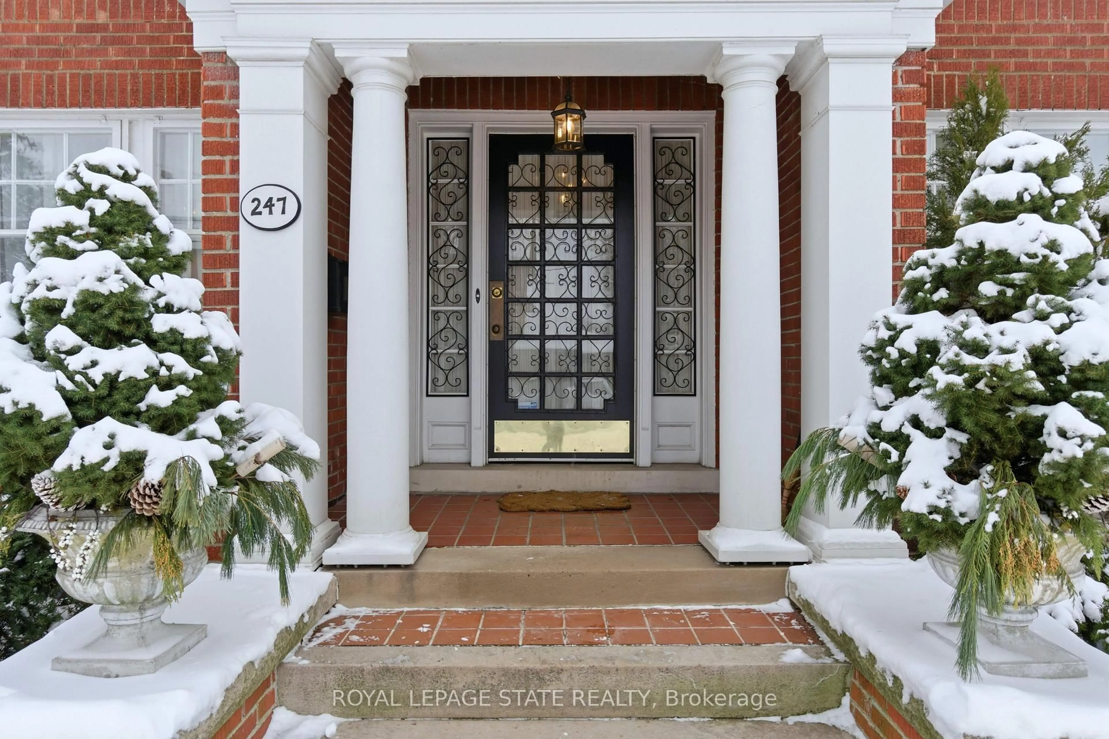 Indoor entryway for 247 MacNab St, Hamilton Ontario L8P 3E2