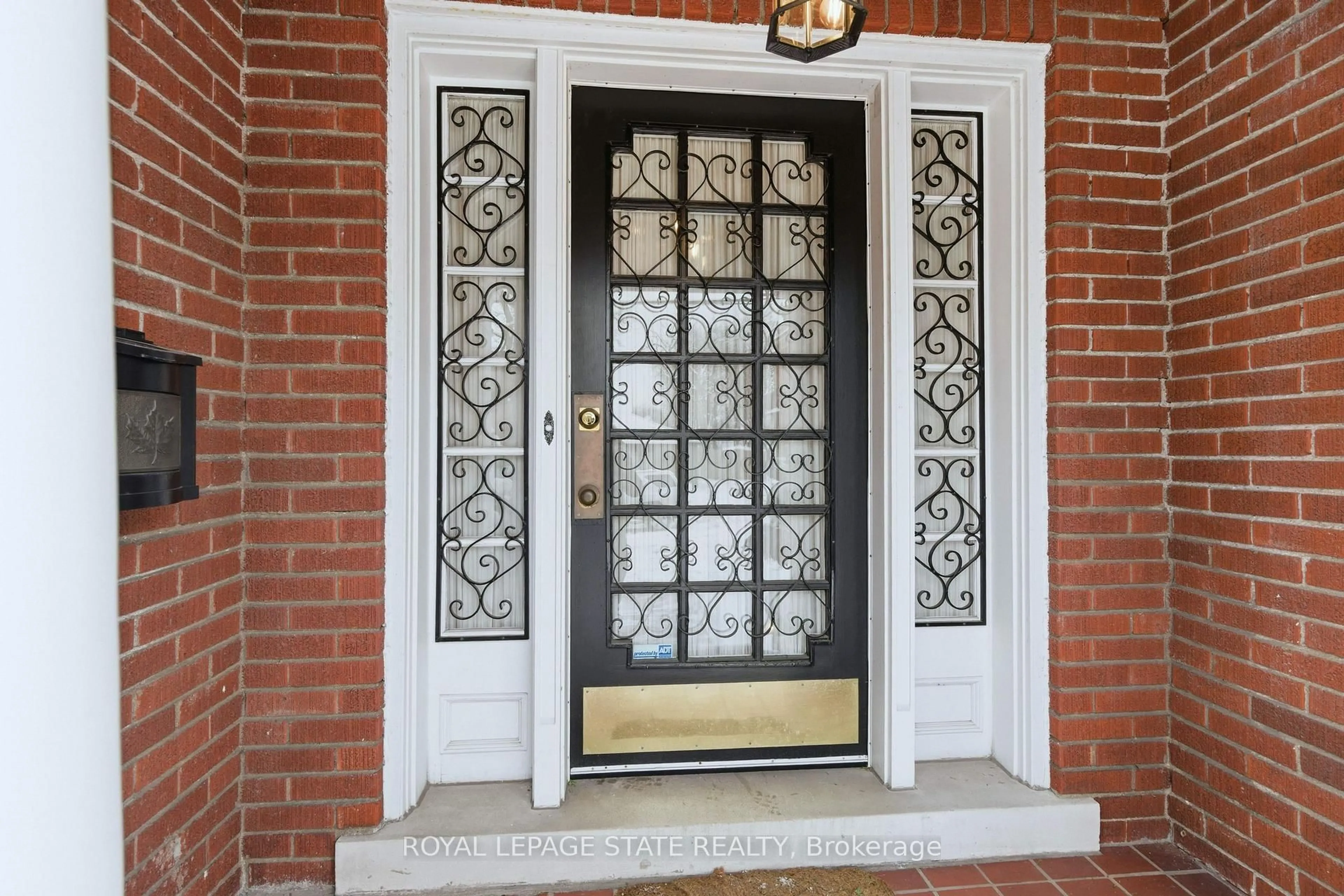 Indoor entryway for 247 MacNab St, Hamilton Ontario L8P 3E2