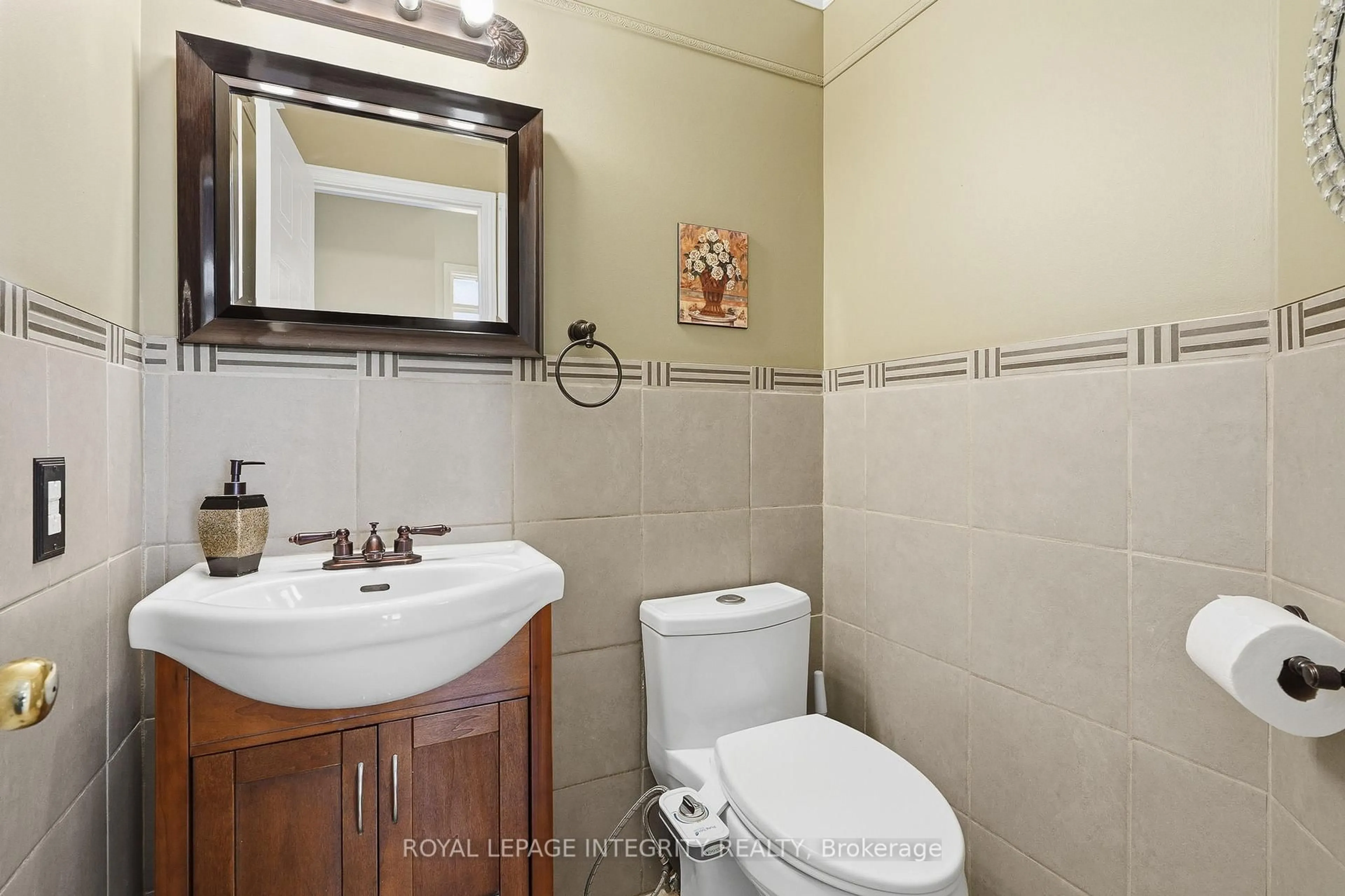 Standard bathroom, ceramic/tile floor for 2104 Sandy Oaks Dr, Ottawa Ontario K1W 1H5