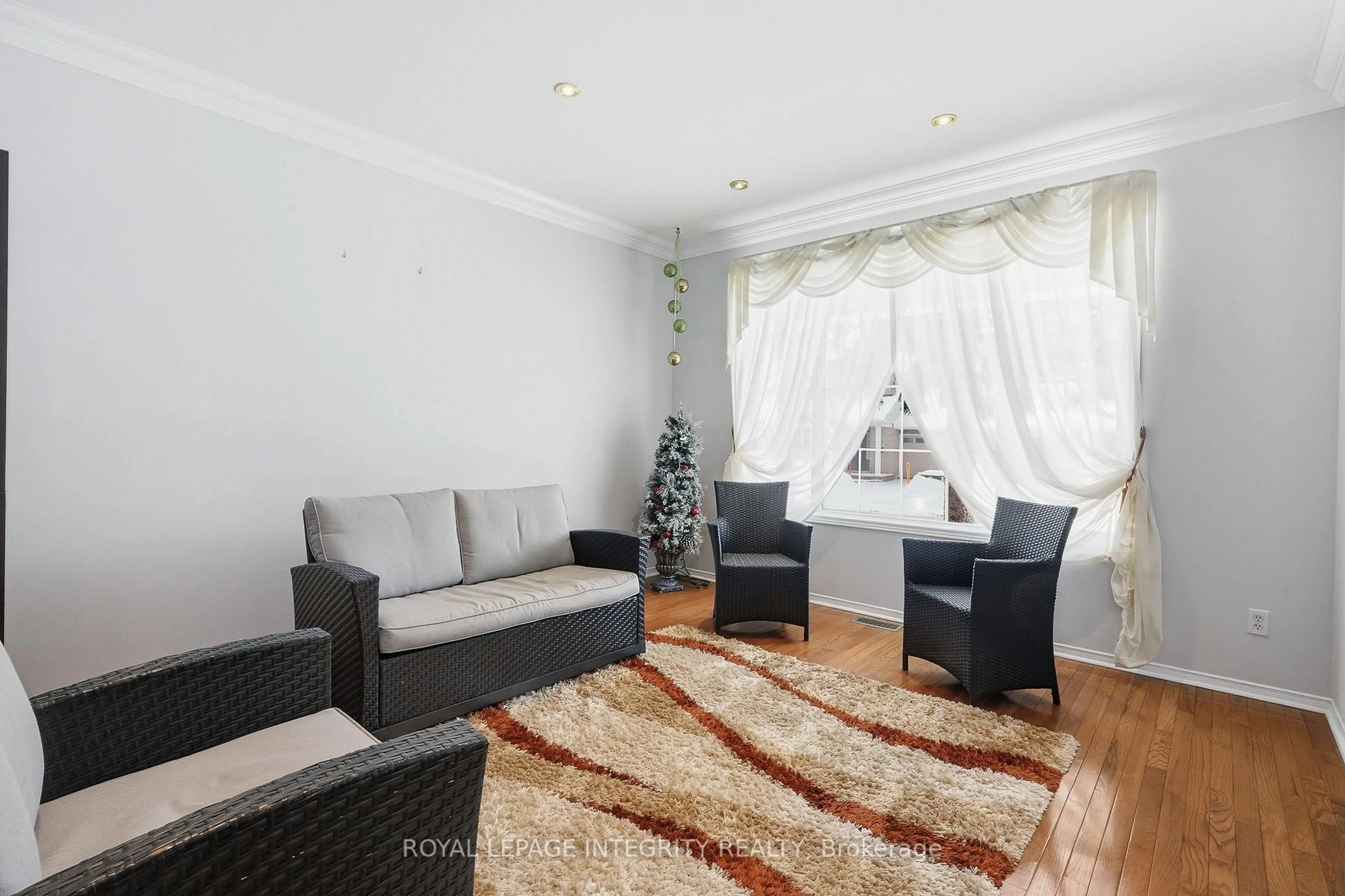 Living room with furniture, unknown for 2104 Sandy Oaks Dr, Ottawa Ontario K1W 1H5