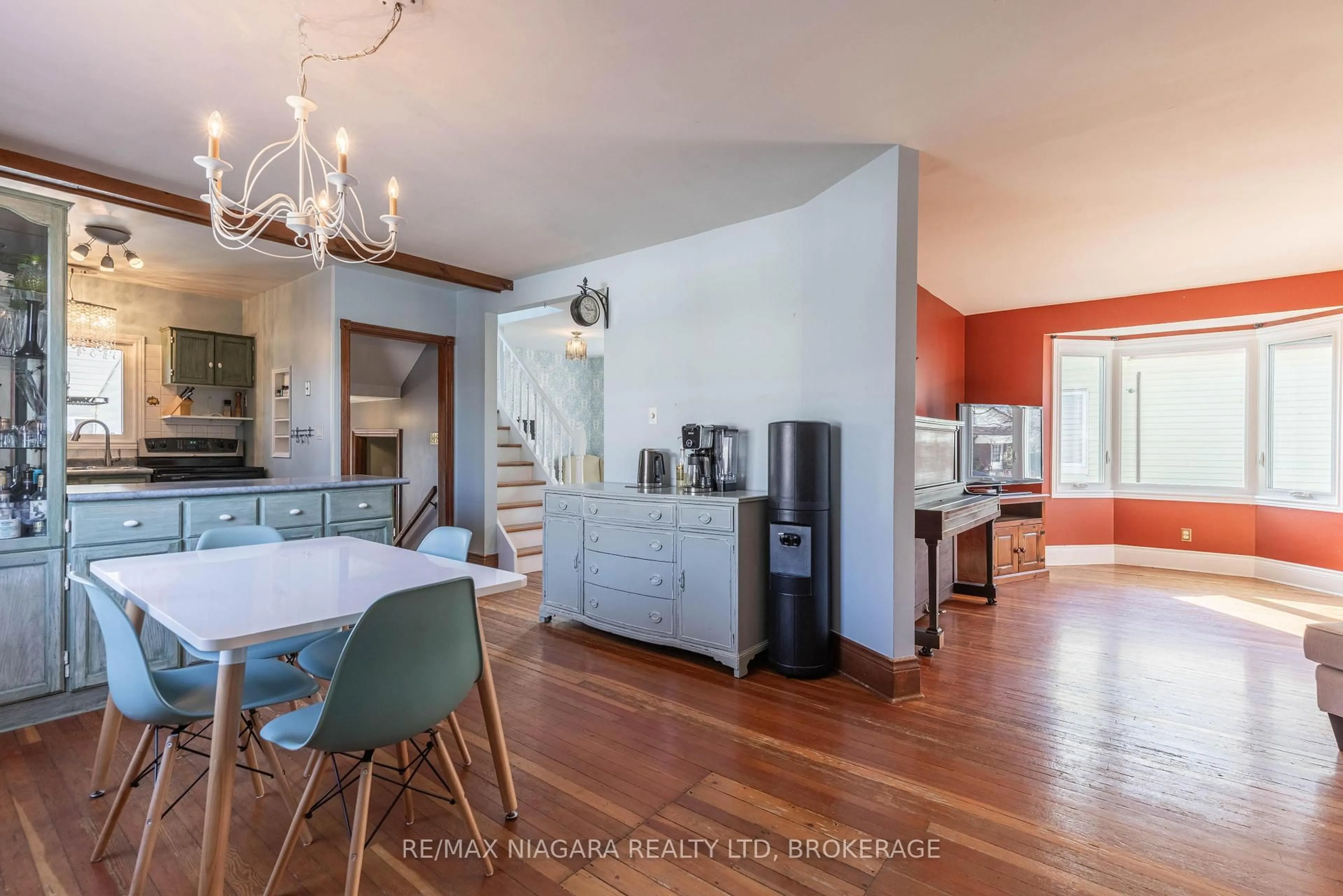 Open concept kitchen, unknown for 4046 St James Ave, Niagara Falls Ontario L2E 6H6