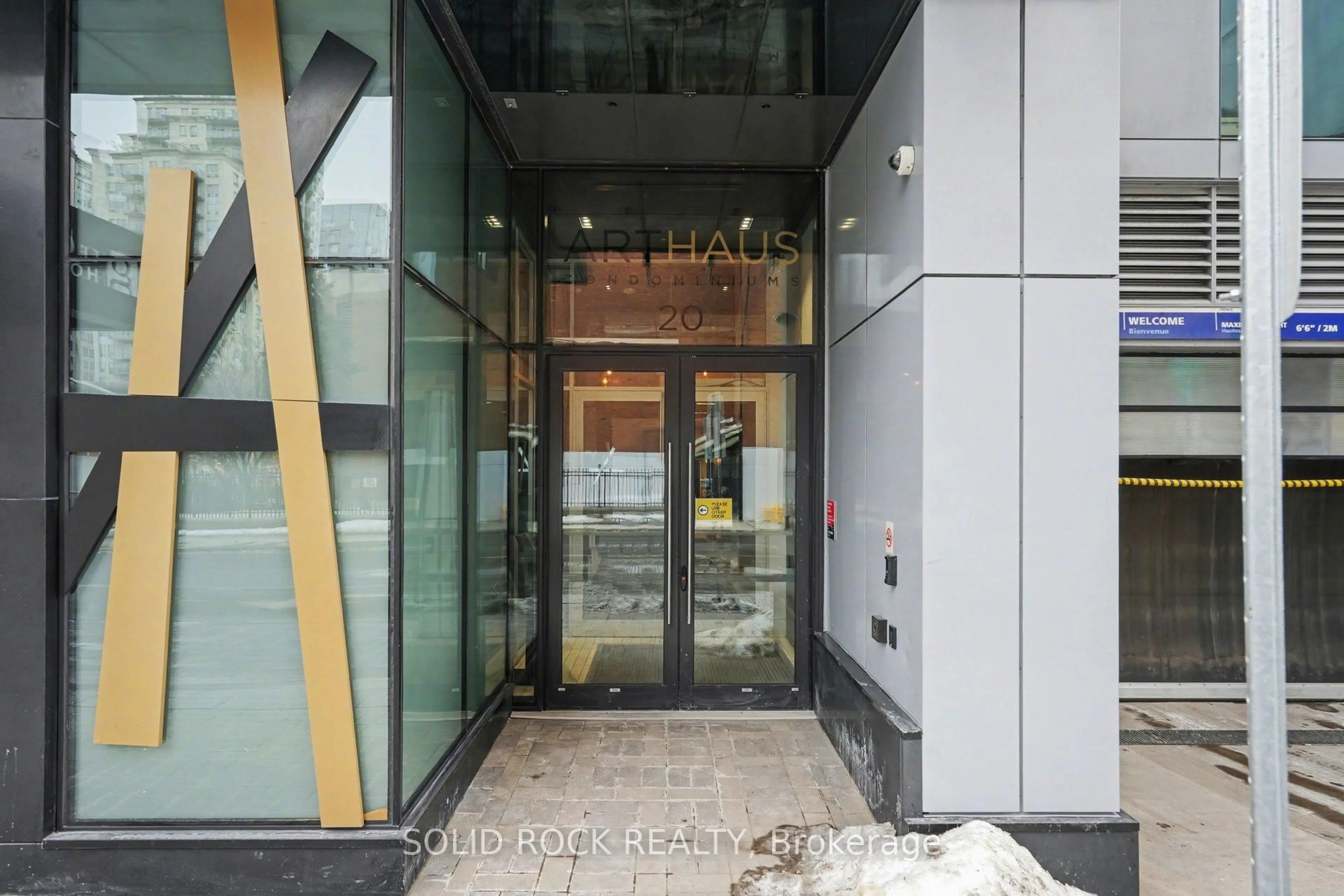 Indoor foyer for 20 Daly Ave #1606, Ottawa Ontario K1N 0C6