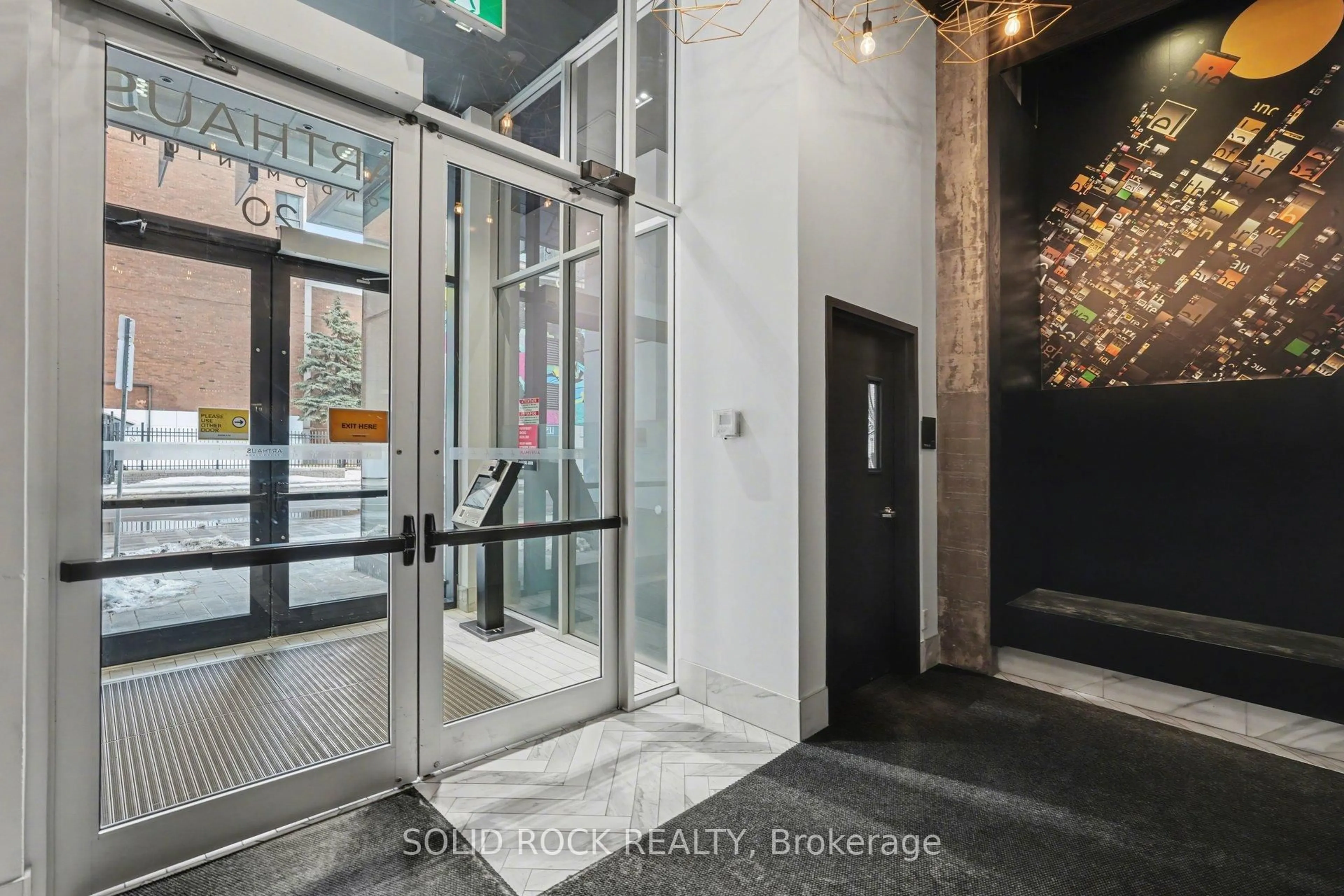 Indoor foyer for 20 Daly Ave #1606, Ottawa Ontario K1N 0C6