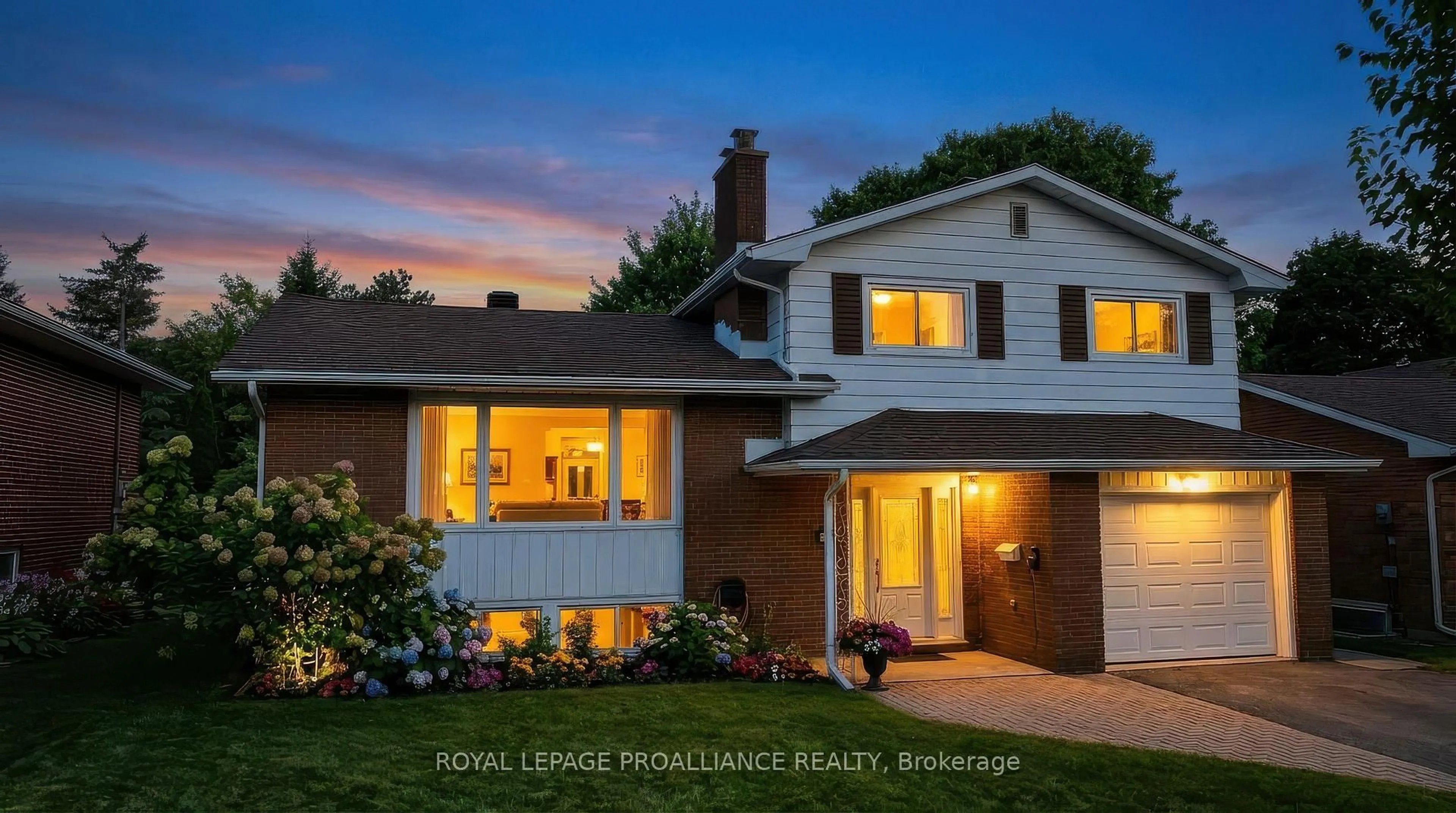 Home with vinyl exterior material, street for 42 Davison Ave, Brockville Ontario K6V 3C2