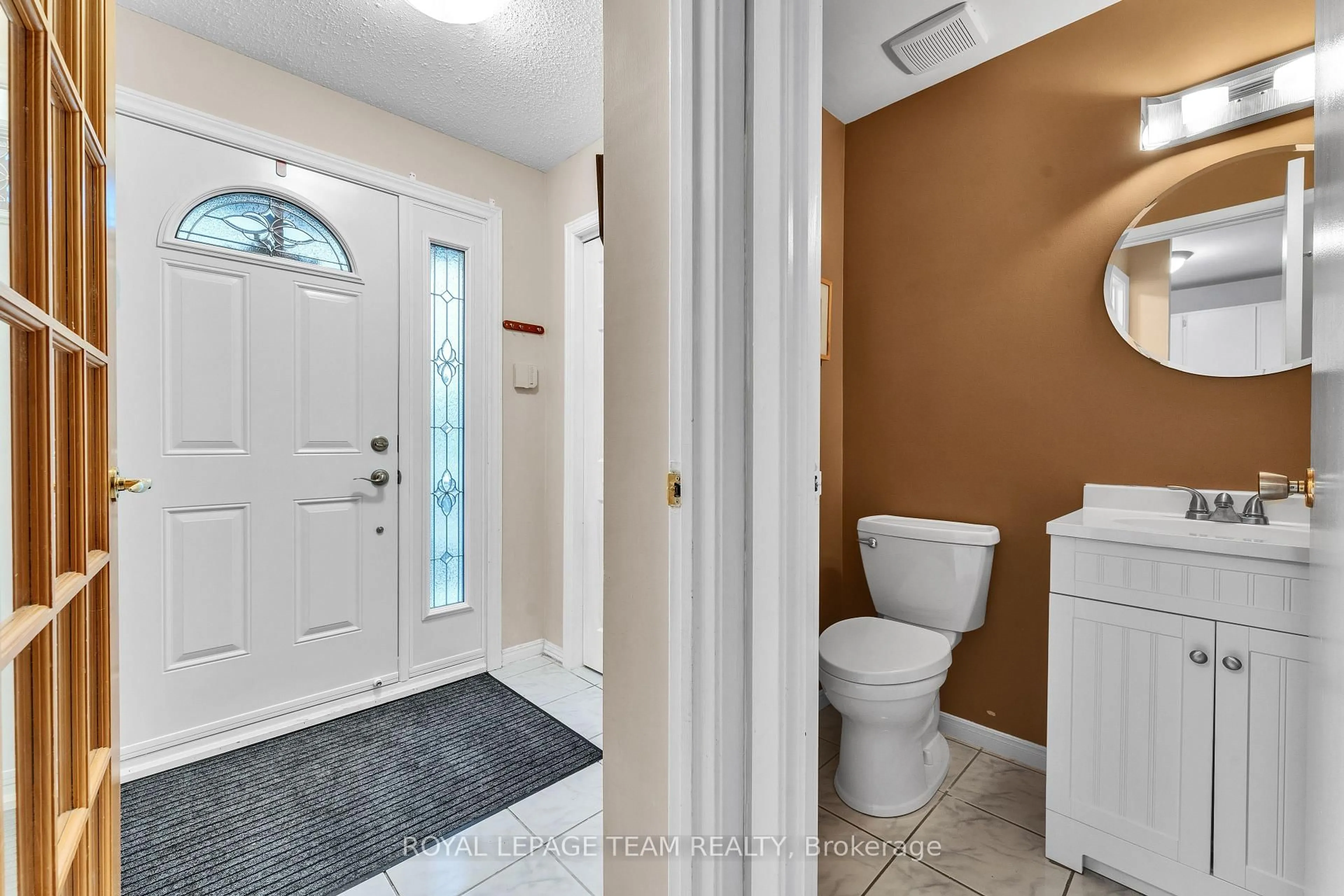 Indoor entryway for 3344 Uplands Dr #61, Ottawa Ontario K1V 9R9