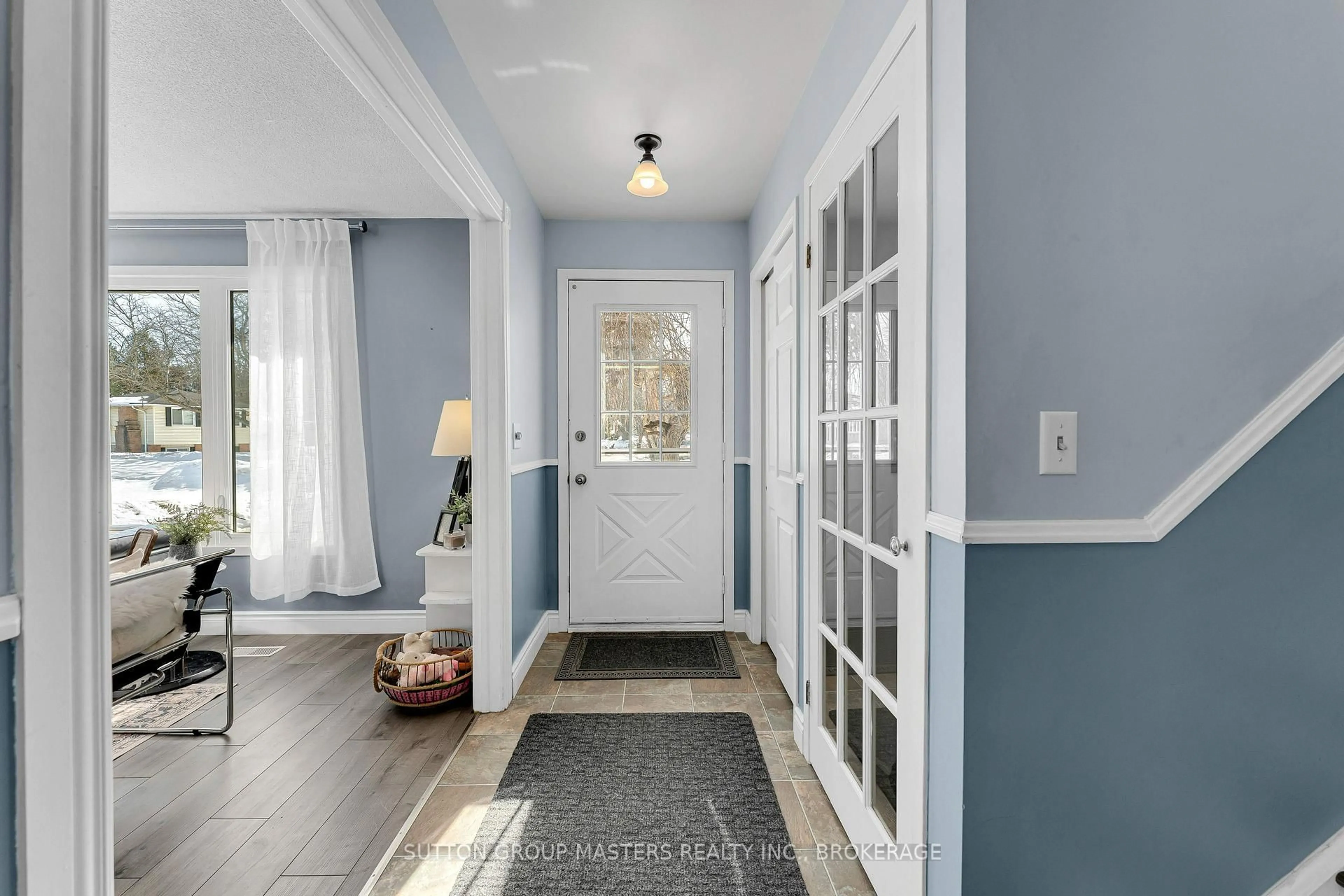 Indoor entryway for 848 Allum Ave, Kingston Ontario K7M 7A1