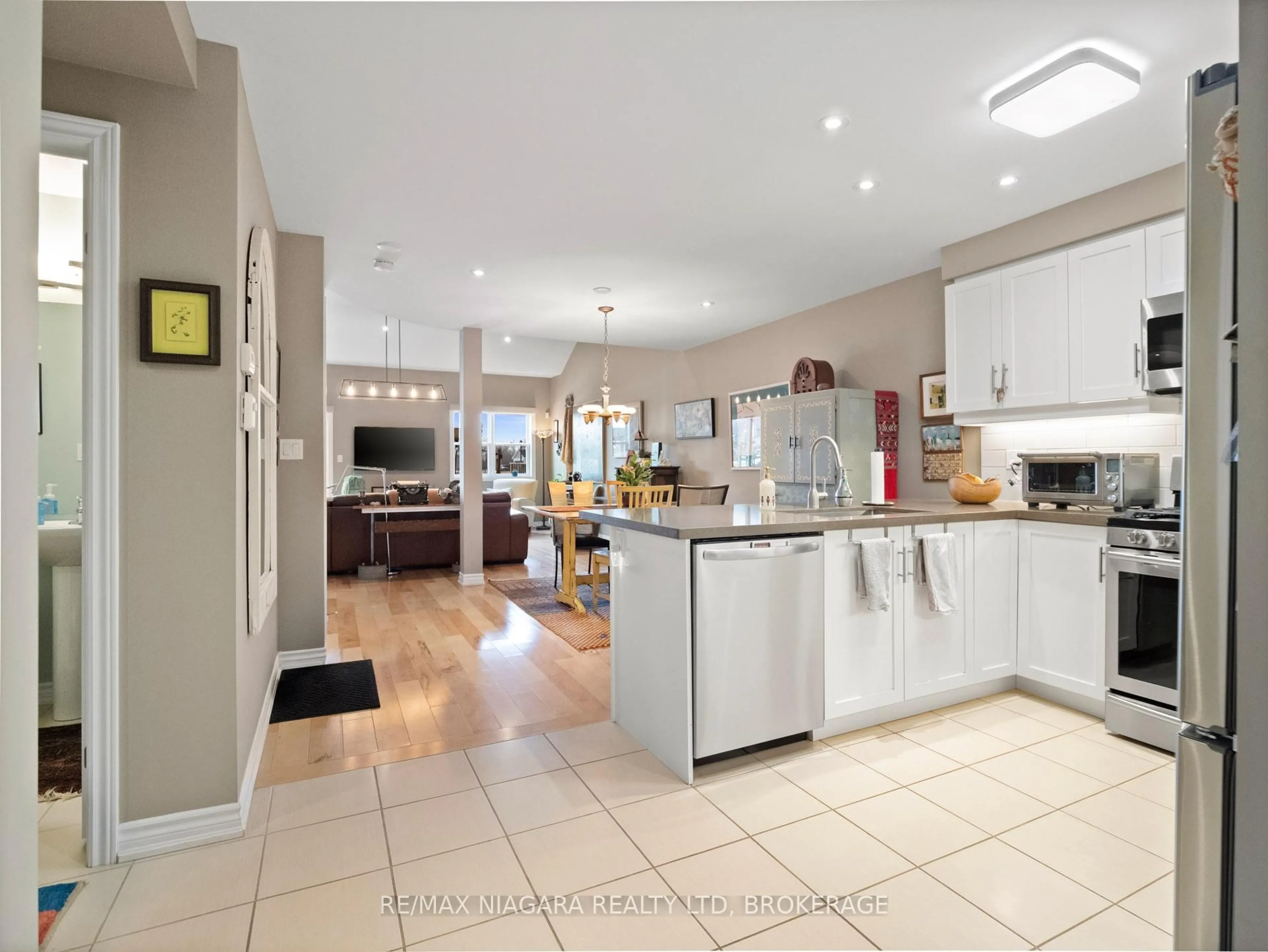 Open concept kitchen, ceramic/tile floor for 81 Bardol Ave, Fort Erie Ontario L2A 6R4
