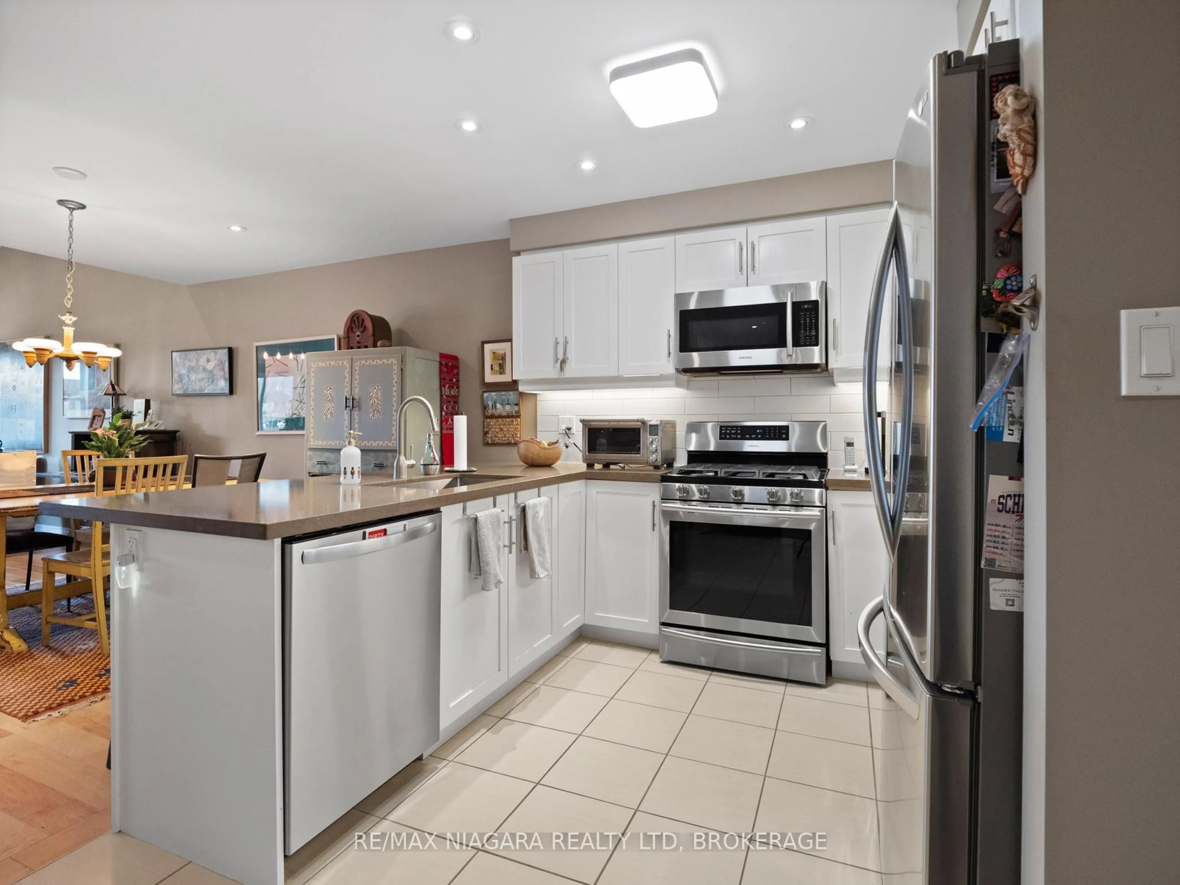 Standard kitchen, ceramic/tile floor for 81 Bardol Ave, Fort Erie Ontario L2A 6R4