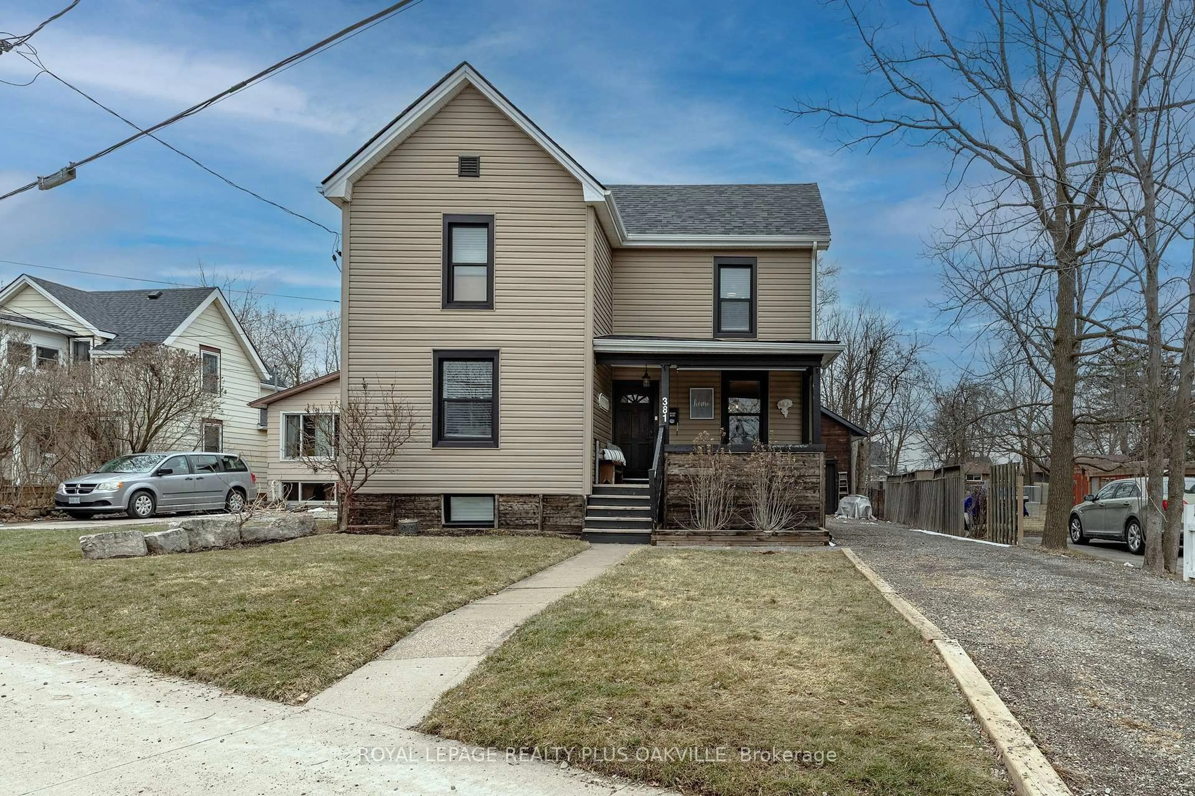 Home with brick exterior material, street for 381 Elizabeth St, Grimsby Ontario L3M 3K6