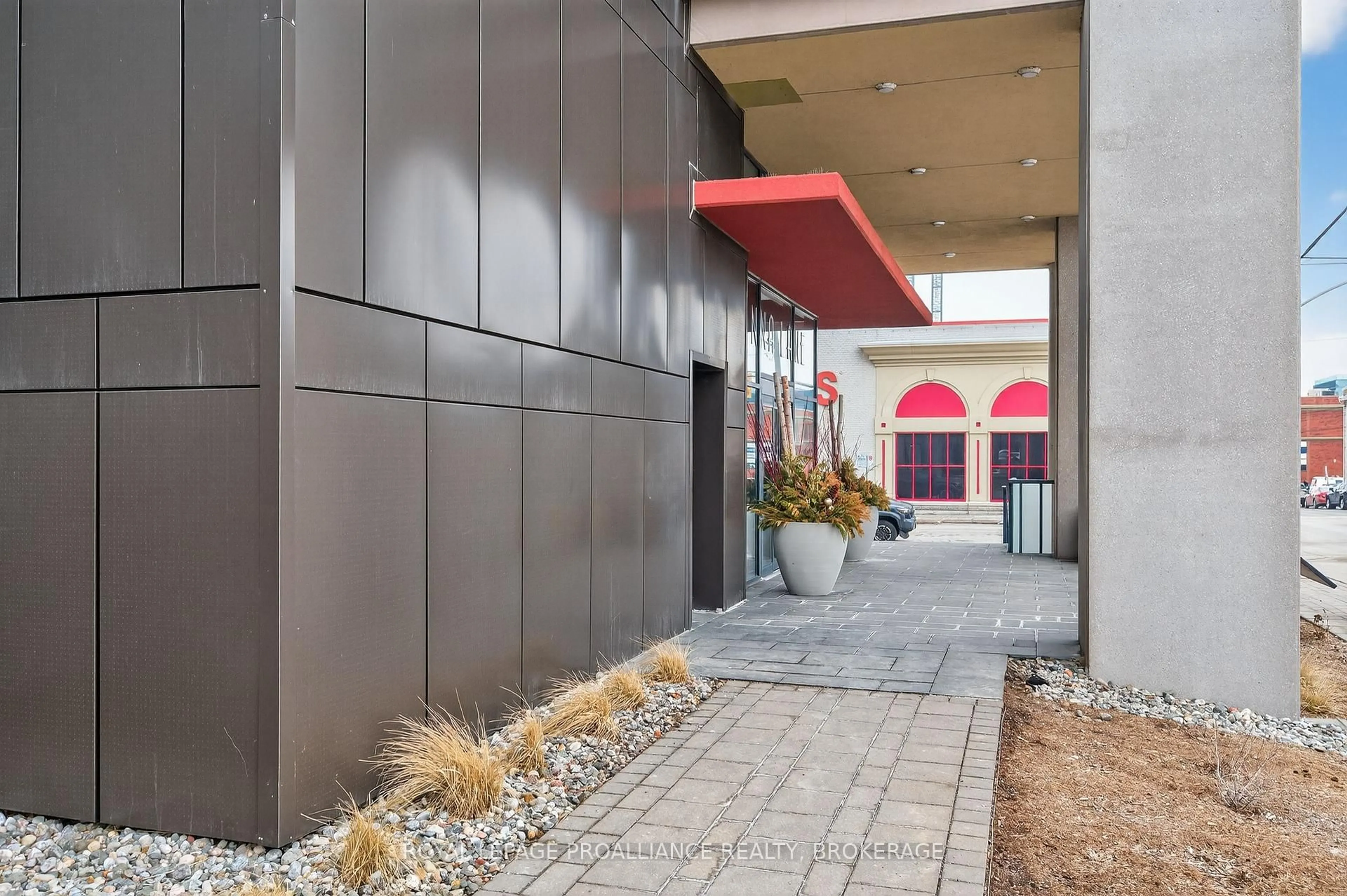 Indoor foyer for 121 Queen St #A2, Kingston Ontario K7K 0G6