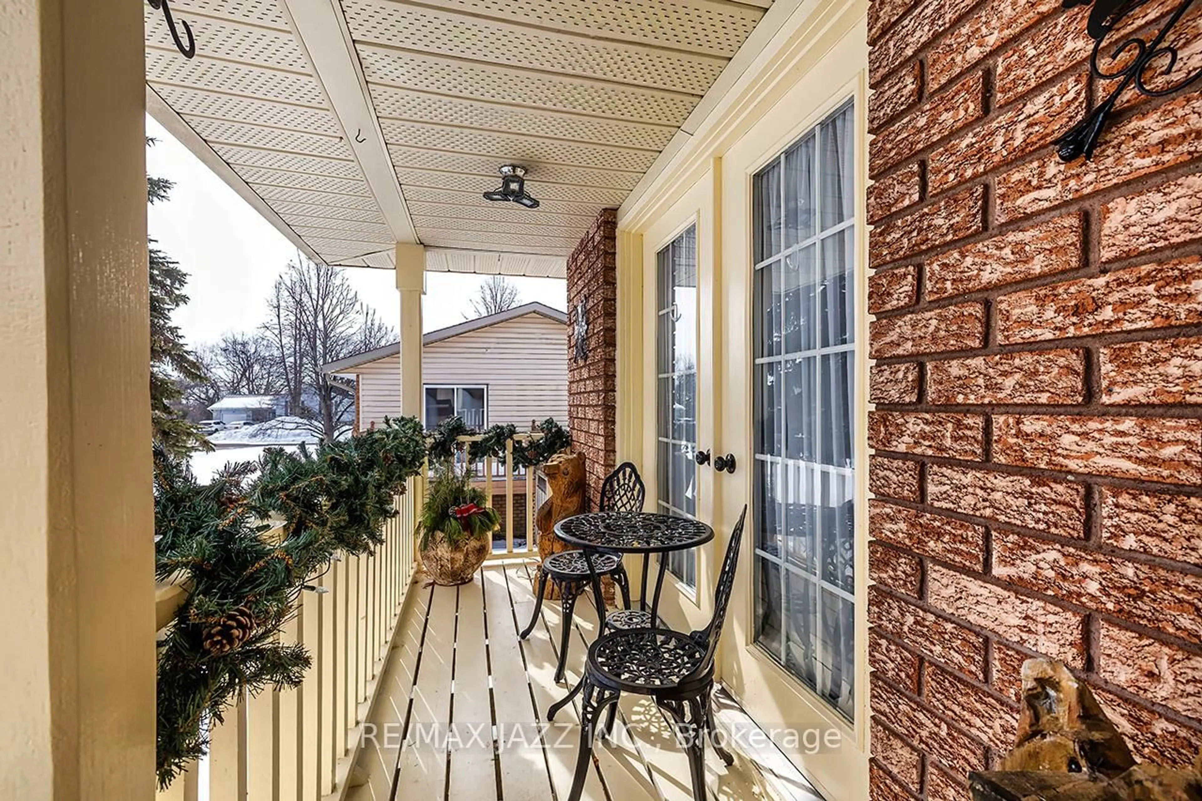 Patio, street for 17 Huron Dr, Brighton Ontario K0K 1H0
