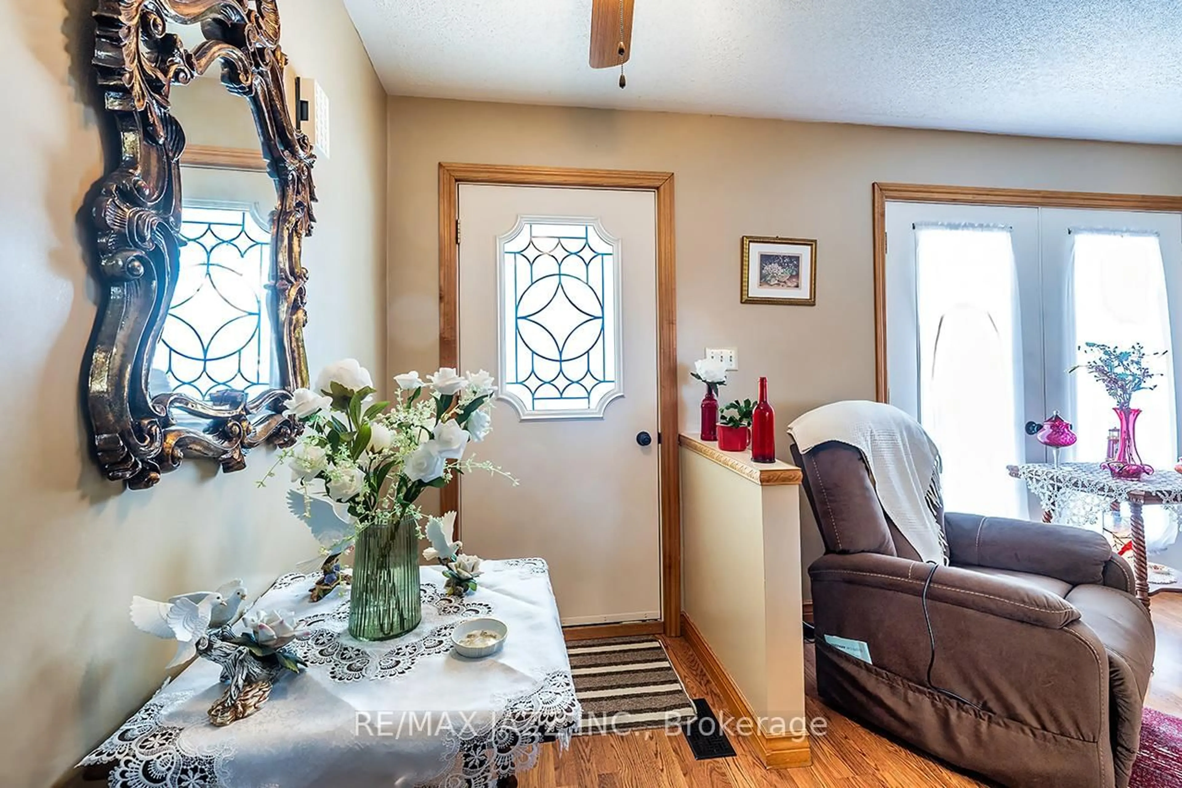 Indoor entryway for 17 Huron Dr, Brighton Ontario K0K 1H0