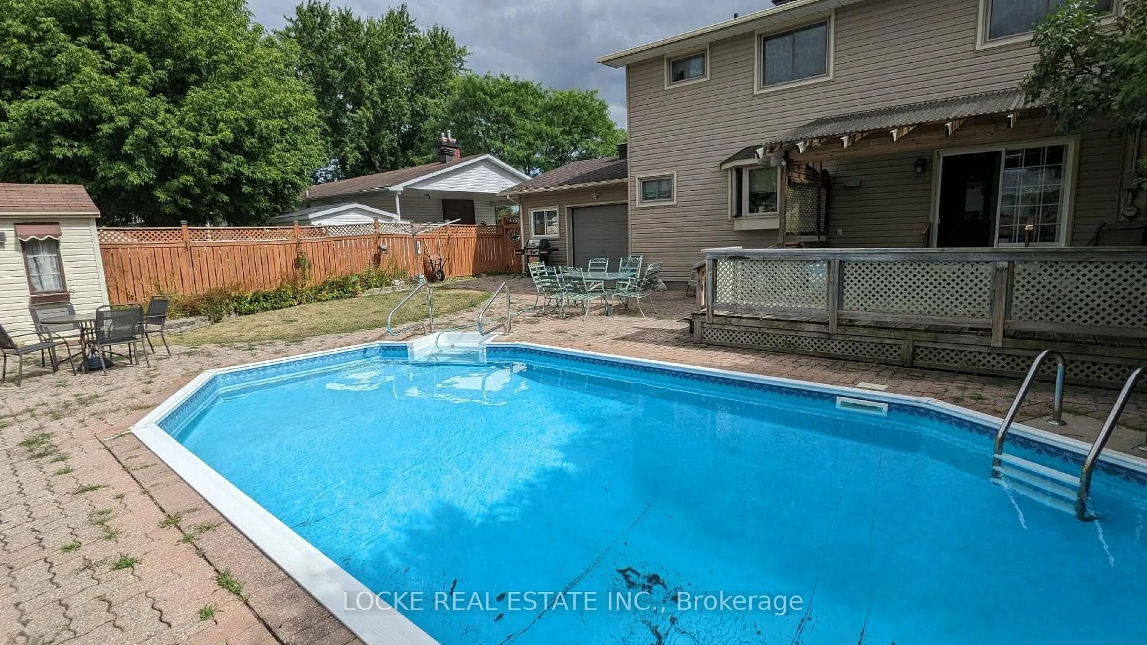Pool for 279 Hoylake Cres, Ottawa Ontario K1E 1M1