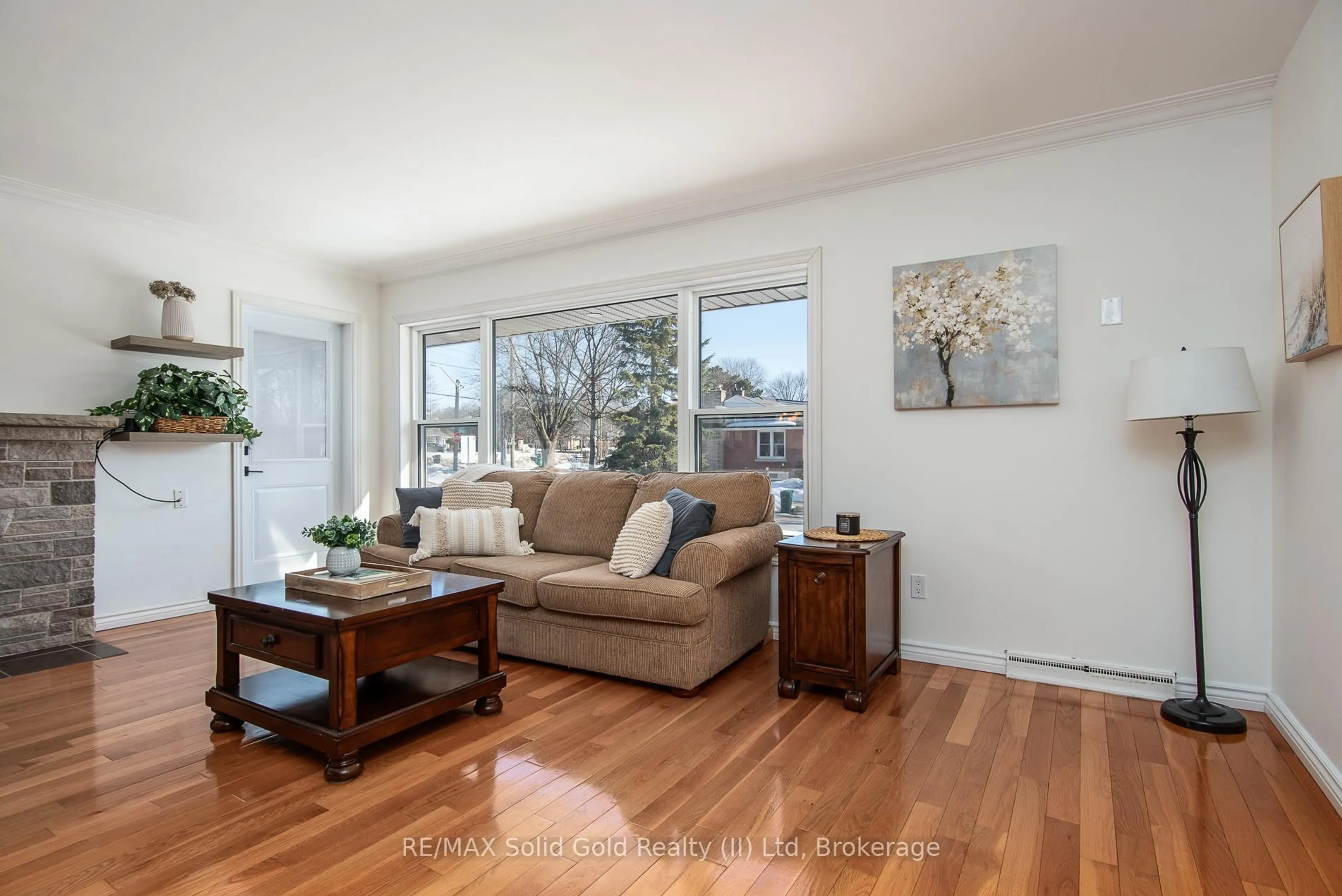 Living room with furniture, wood/laminate floor for 250 Royal St, Waterloo Ontario N2J 2J2