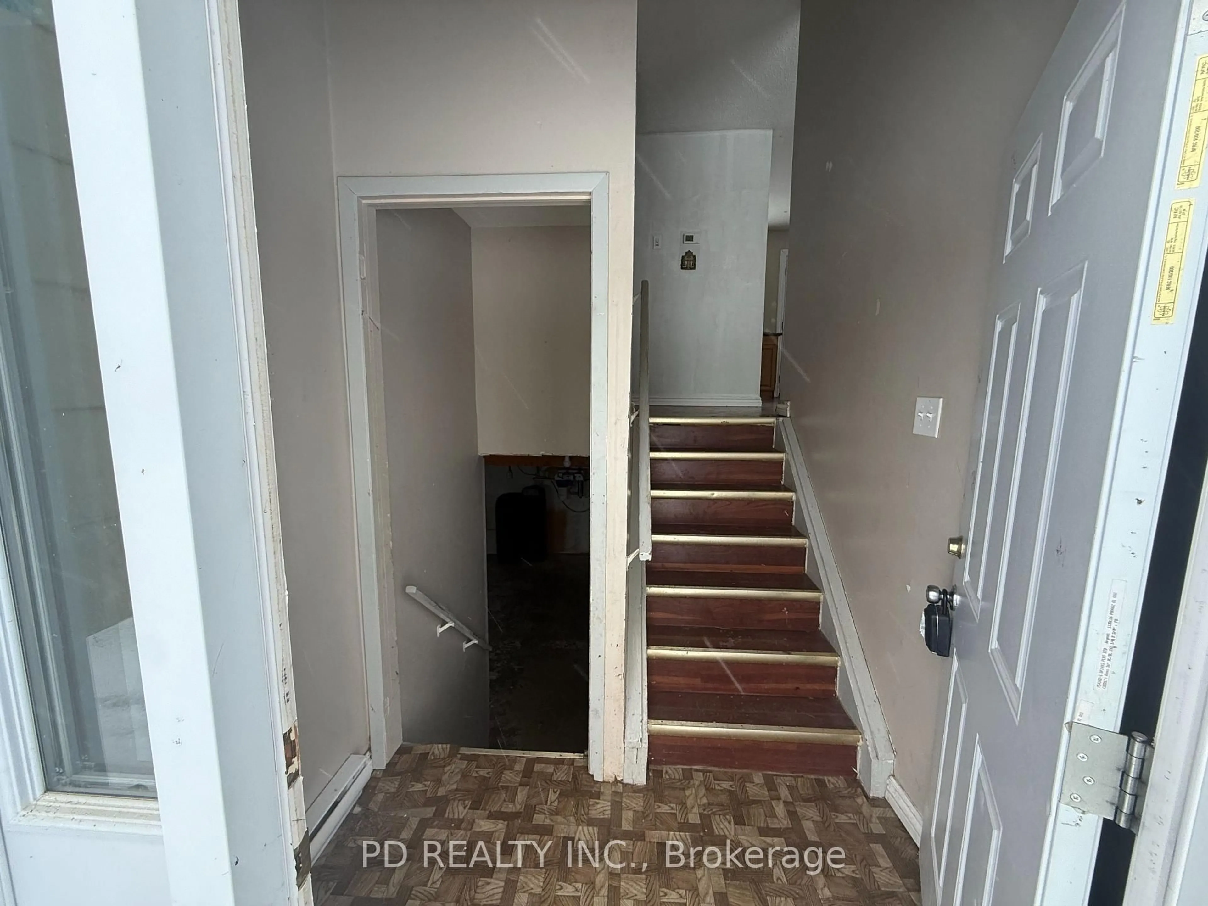 Indoor entryway for 81 Ojibway Dr, Trent Lakes Ontario K0L 1J0