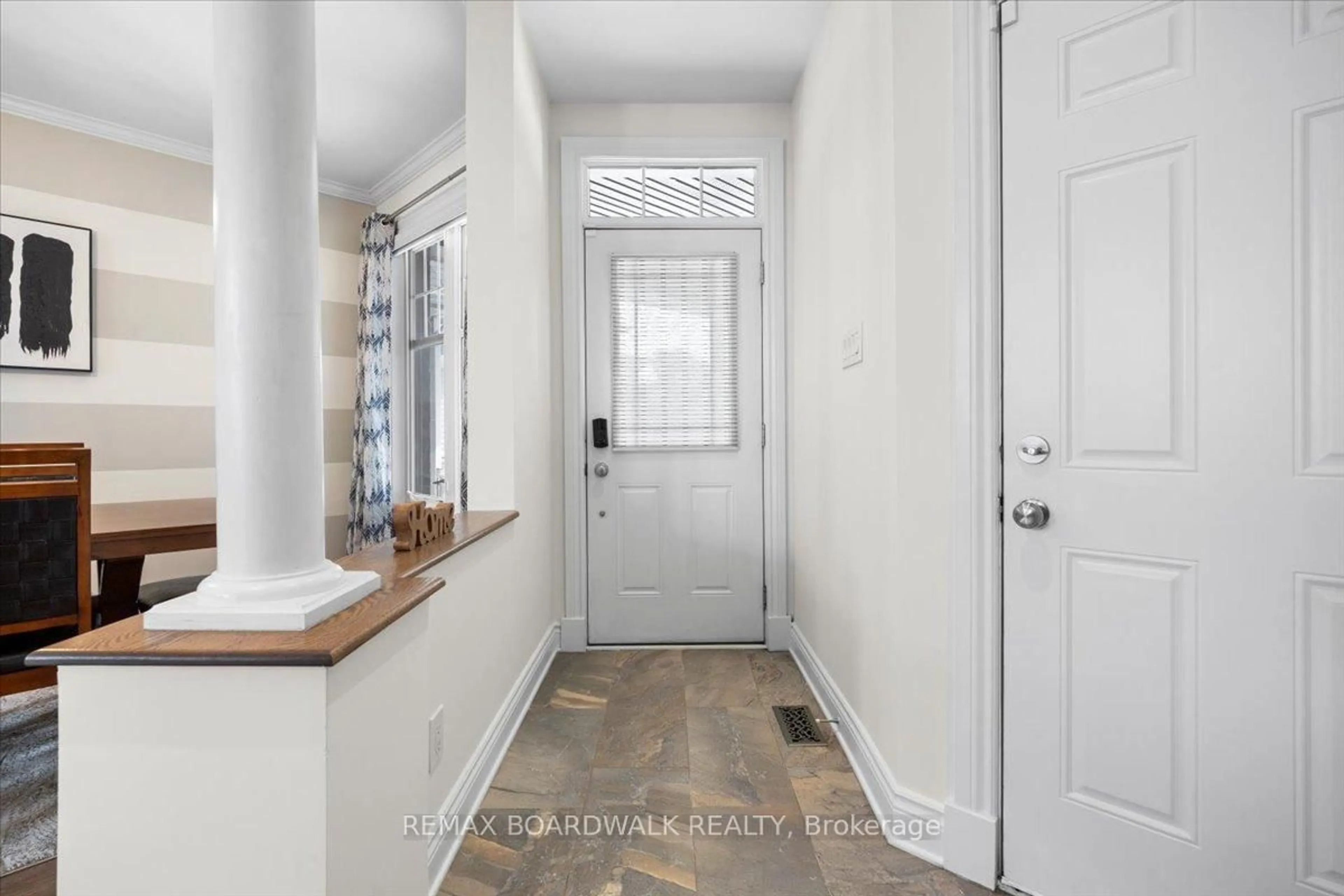 Indoor entryway for 330 Bobolink Rdge, Stittsville Ontario K2V 0B7