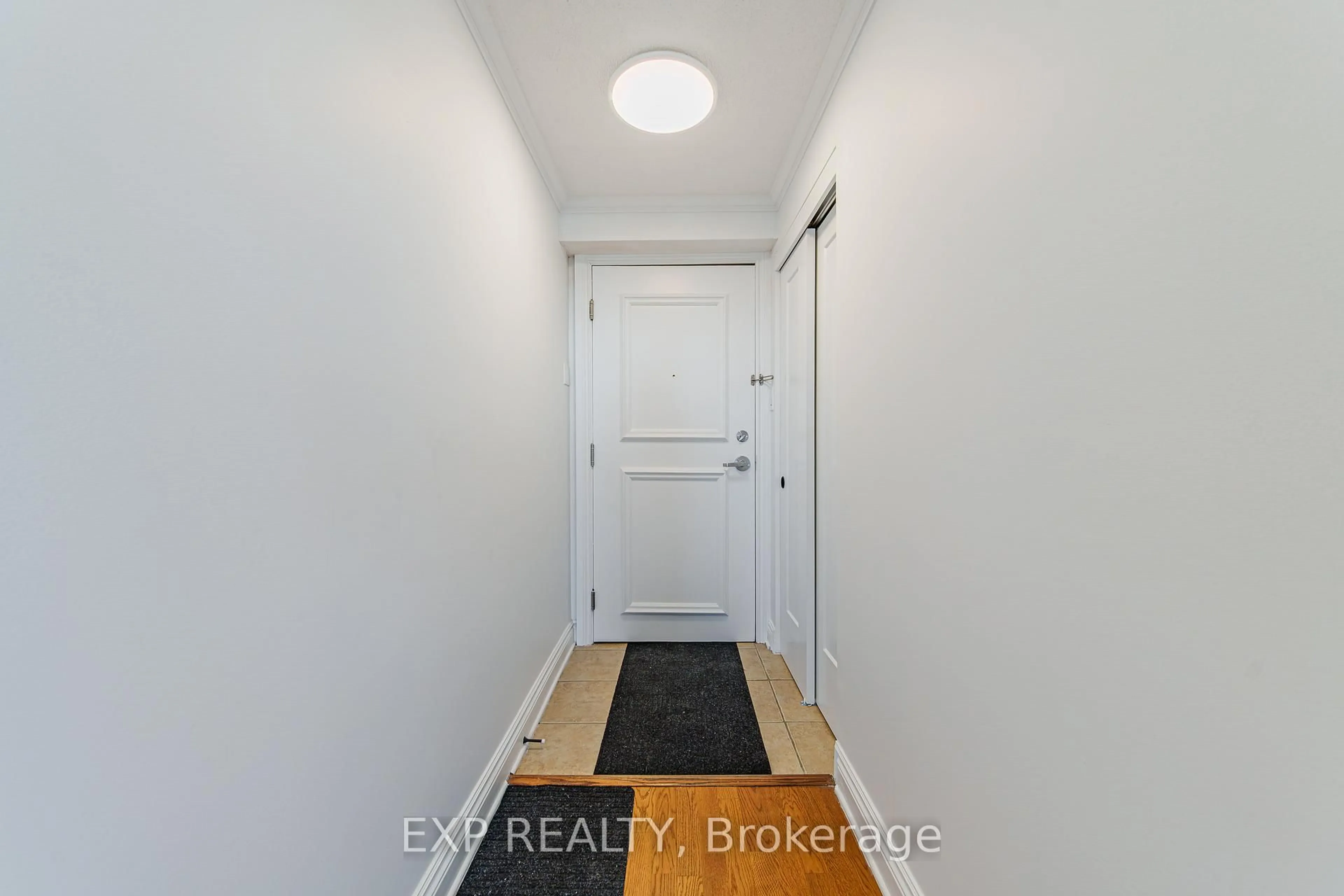 Indoor entryway for 1440 Heron Rd #1004, Ottawa Ontario K1V 0X2