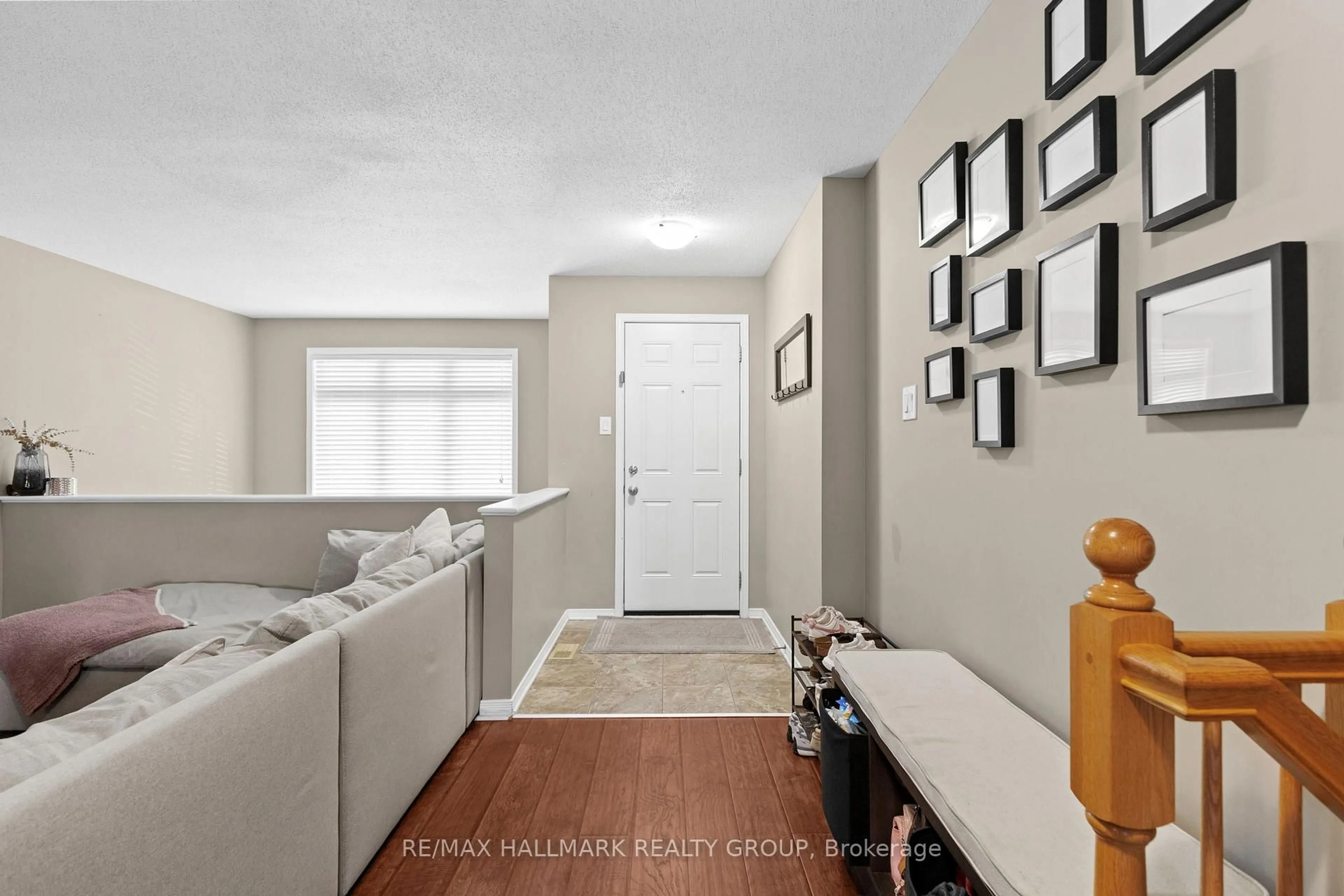 Indoor entryway for 358 Galston Private, Ottawa Ontario K1W 0G3