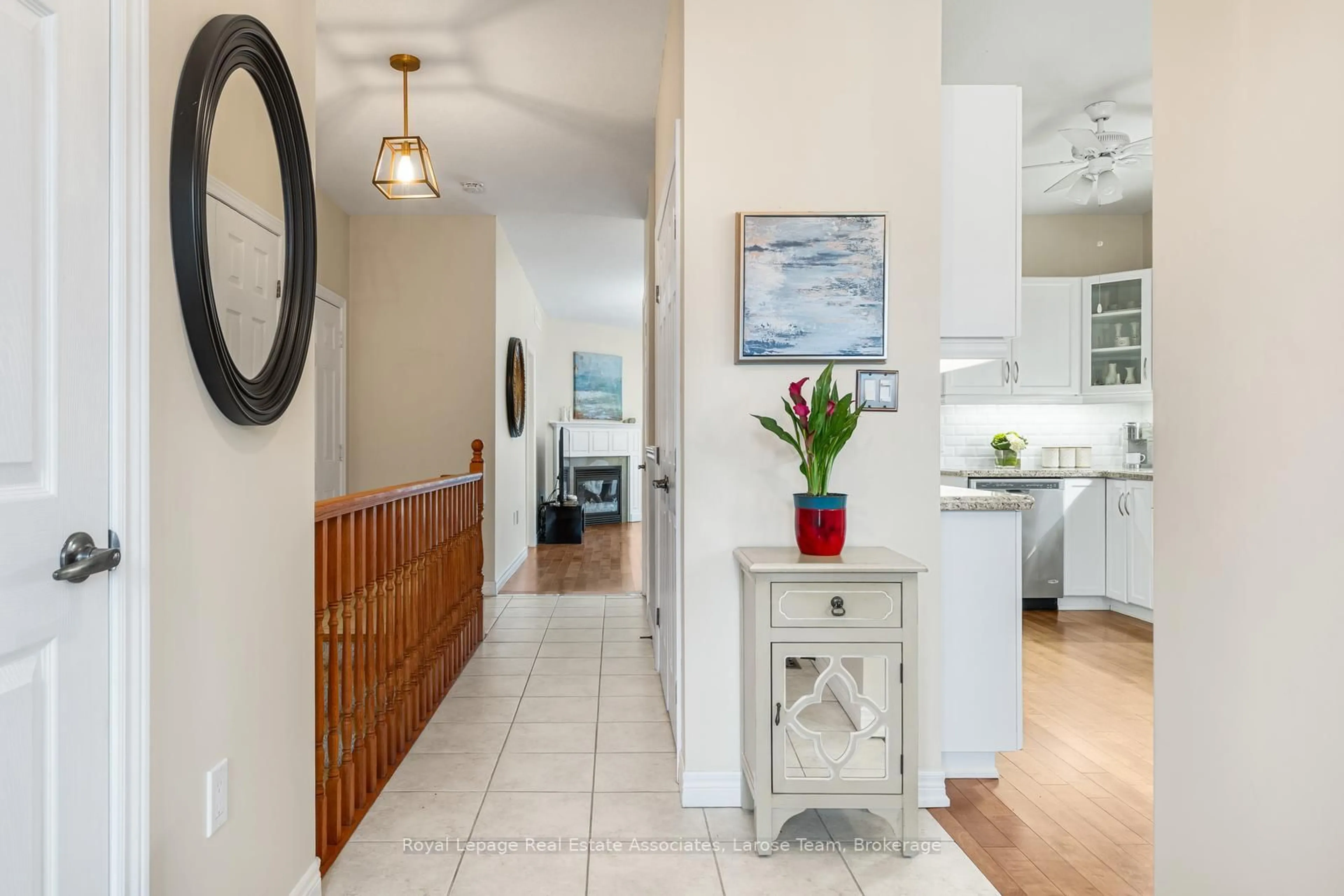 Indoor entryway for 25 Stickland Lane, Hamilton Ontario L0R 1C0