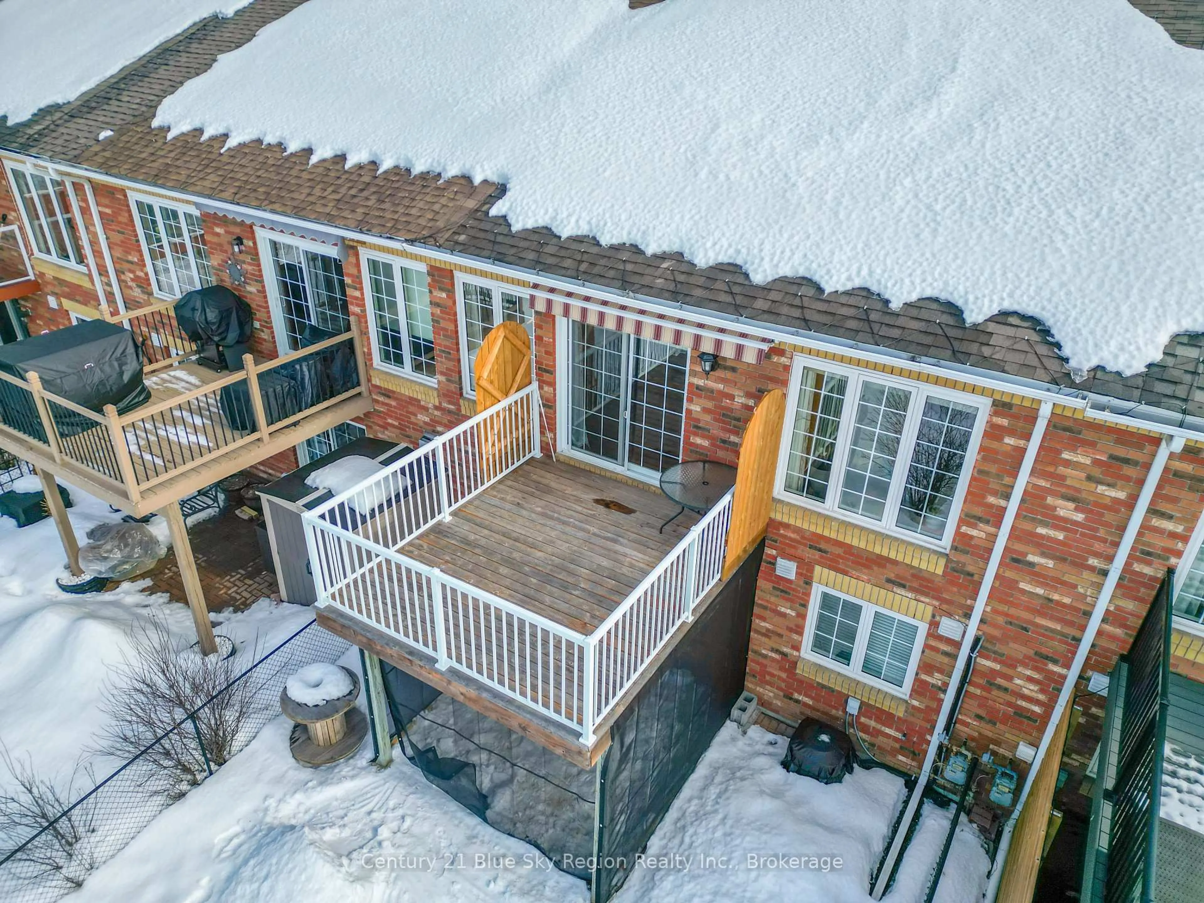 A pic from outside/outdoor area/front of a property/back of a property/a pic from drone, city buildings view from balcony for 87 Fairway Dr, Callander Ontario P0H 1H0