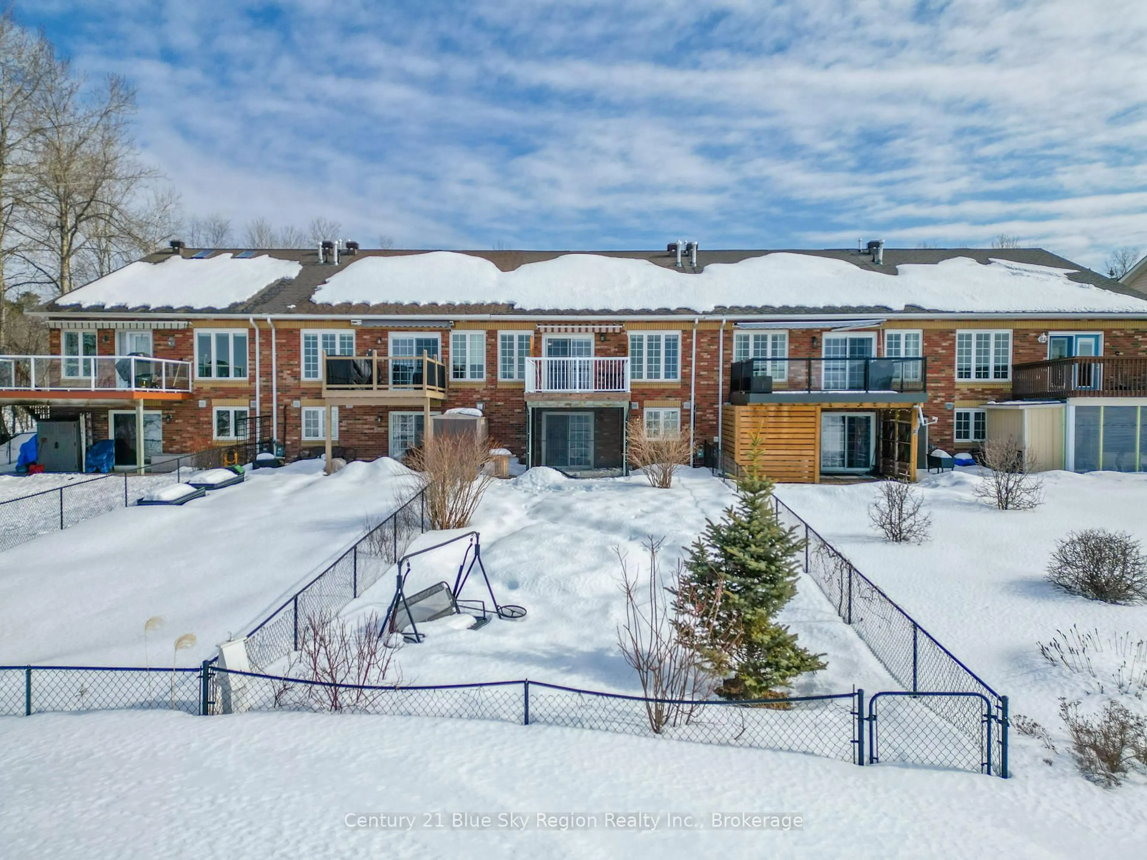 A pic from outside/outdoor area/front of a property/back of a property/a pic from drone, street for 87 Fairway Dr, Callander Ontario P0H 1H0